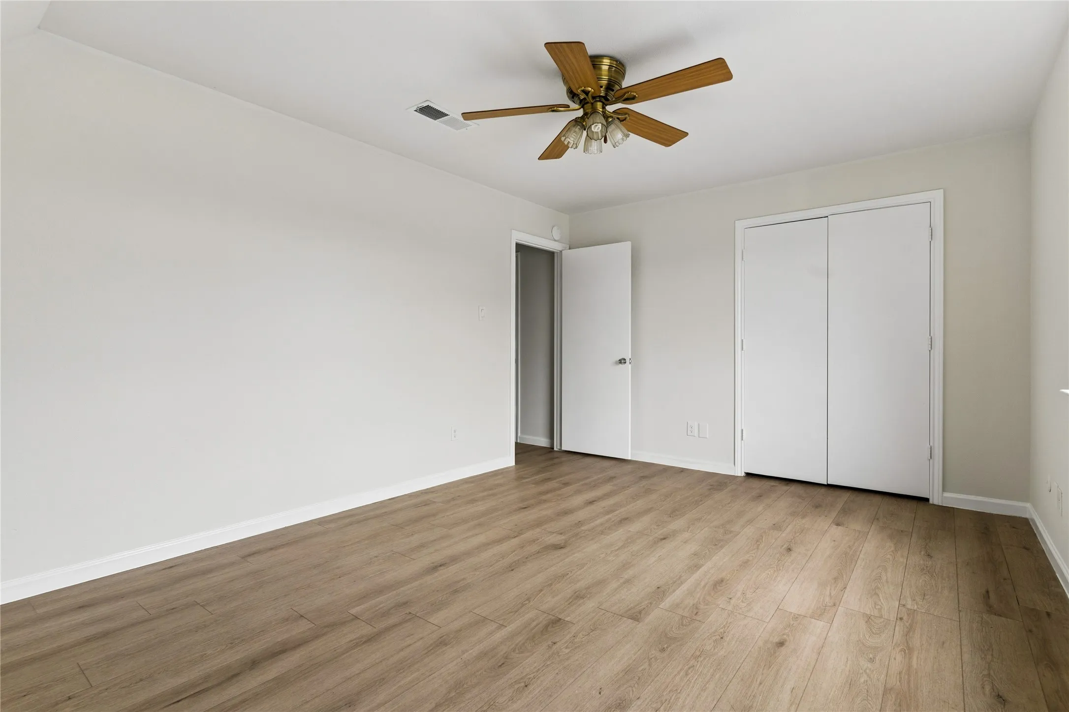 Single Family Residence For Sale in Dallas County , 1503 Springtree Circle, Richardson, Texas 75082, 4 Bedroom, 3 Bathroom, 2 Garage spaces, 2,392 Sqft, built in 1978, mls#21303705, Real Estate Agent in Richardson, Homes For Sale in Dallas county, Homes For Sale in Richardson, Realtor in Richardson Texas, Real Estate Brokerage Independent Realty Texas, Luminita Cordes Realtor
