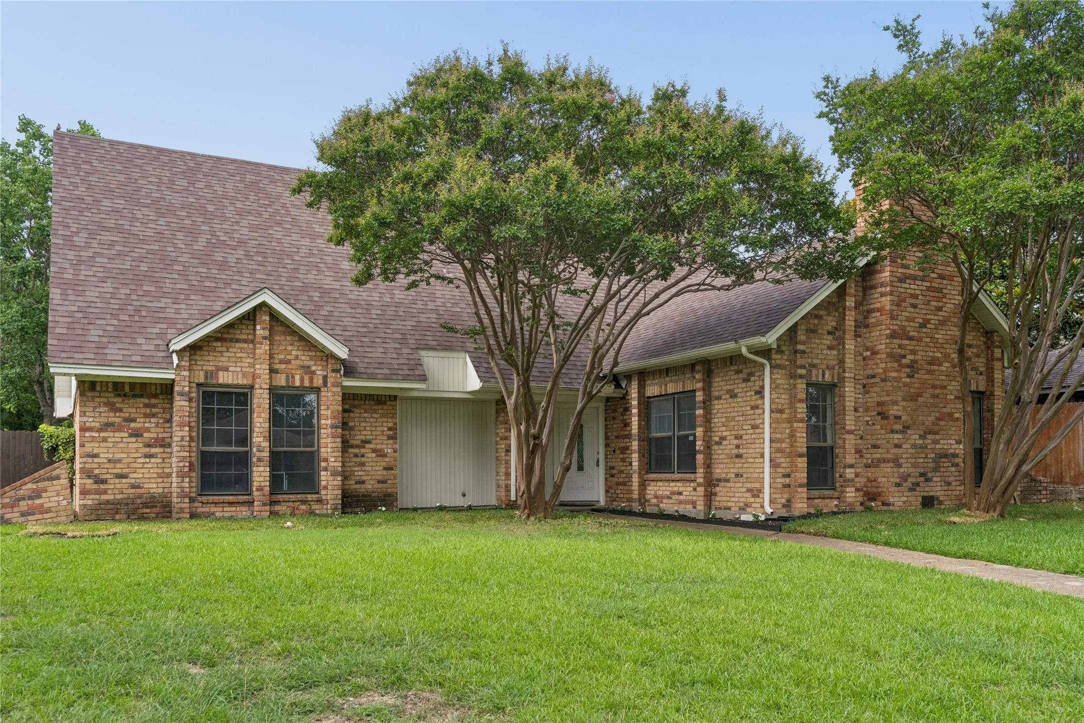 Single Family Residence For Sale in Dallas County , 1503 Springtree Circle, Richardson, Texas 75082, 4 Bedroom, 3 Bathroom, 2 Garage spaces, 2,392 Sqft, built in 1978, mls#21303705, Real Estate Agent in Richardson, Homes For Sale in Dallas county, Homes For Sale in Richardson, Realtor in Richardson Texas, Real Estate Brokerage Independent Realty Texas, Luminita Cordes Realtor