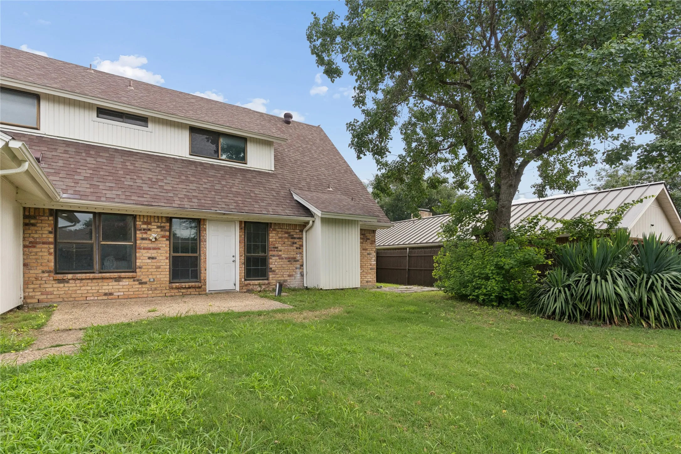 Single Family Residence For Sale in Dallas County , 1503 Springtree Circle, Richardson, Texas 75082, 4 Bedroom, 3 Bathroom, 2 Garage spaces, 2,392 Sqft, built in 1978, mls#21303705, Real Estate Agent in Richardson, Homes For Sale in Dallas county, Homes For Sale in Richardson, Realtor in Richardson Texas, Real Estate Brokerage Independent Realty Texas, Luminita Cordes Realtor
