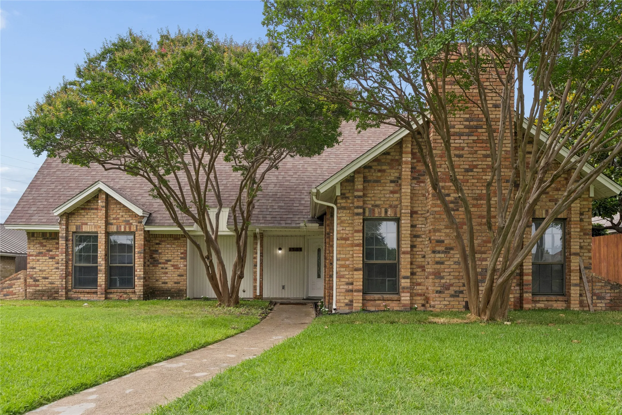 Single Family Residence For Sale in Dallas County , 1503 Springtree Circle, Richardson, Texas 75082, 4 Bedroom, 3 Bathroom, 2 Garage spaces, 2,392 Sqft, built in 1978, mls#21303705, Real Estate Agent in Richardson, Homes For Sale in Dallas county, Homes For Sale in Richardson, Realtor in Richardson Texas, Real Estate Brokerage Independent Realty Texas, Luminita Cordes Realtor