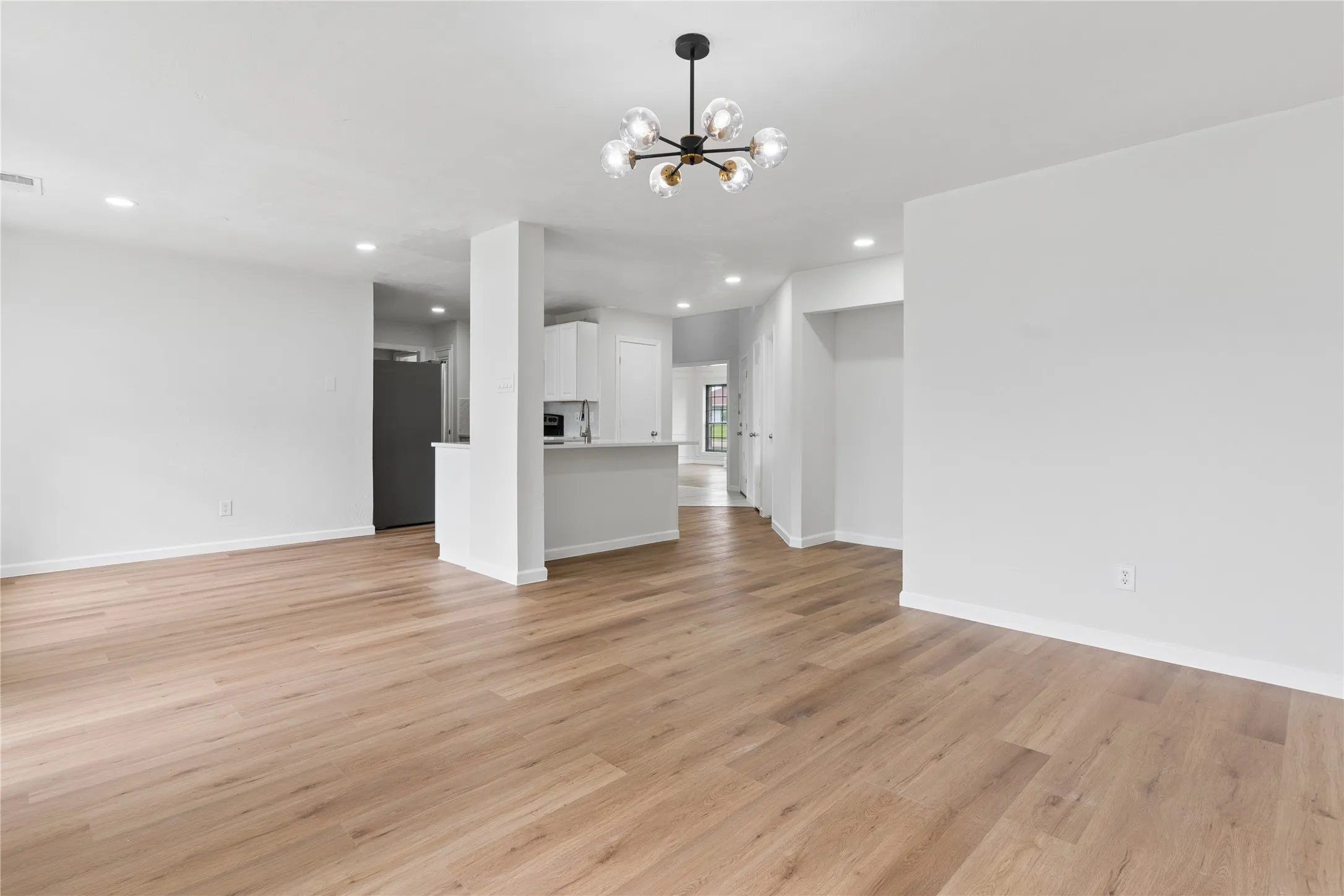 Single Family Residence For Sale in Dallas County , 1503 Springtree Circle, Richardson, Texas 75082, 4 Bedroom, 3 Bathroom, 2 Garage spaces, 2,392 Sqft, built in 1978, mls#21303705, Real Estate Agent in Richardson, Homes For Sale in Dallas county, Homes For Sale in Richardson, Realtor in Richardson Texas, Real Estate Brokerage Independent Realty Texas, Luminita Cordes Realtor