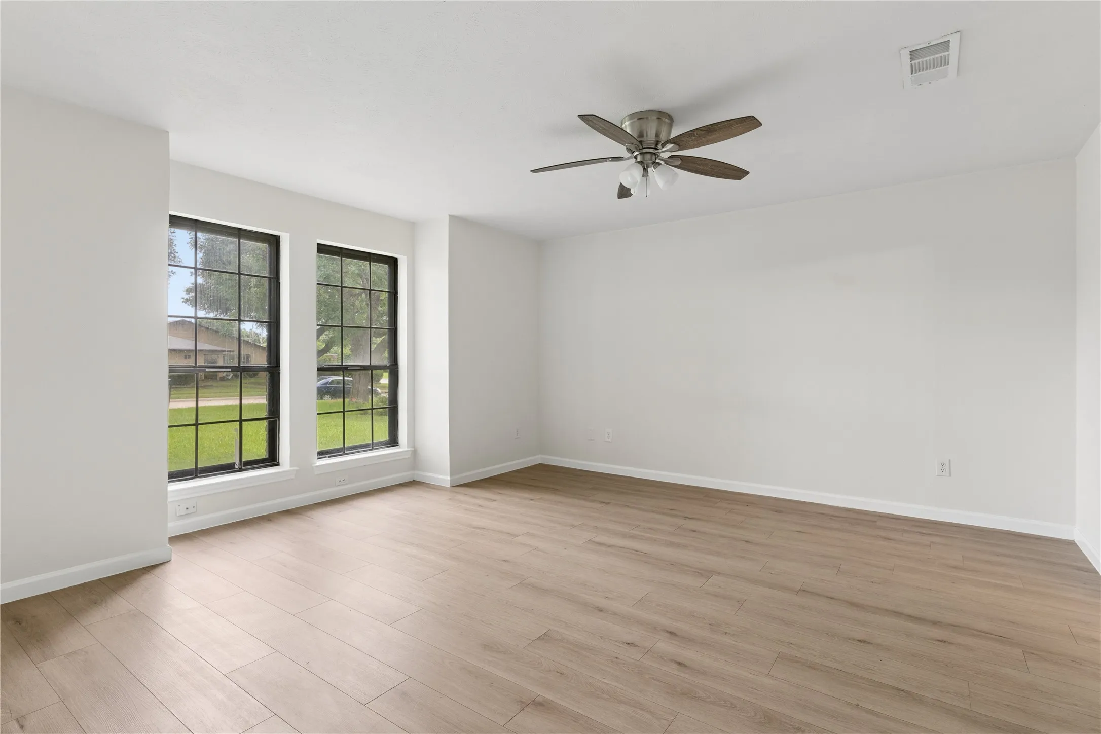 Single Family Residence For Sale in Dallas County , 1503 Springtree Circle, Richardson, Texas 75082, 4 Bedroom, 3 Bathroom, 2 Garage spaces, 2,392 Sqft, built in 1978, mls#21303705, Real Estate Agent in Richardson, Homes For Sale in Dallas county, Homes For Sale in Richardson, Realtor in Richardson Texas, Real Estate Brokerage Independent Realty Texas, Luminita Cordes Realtor