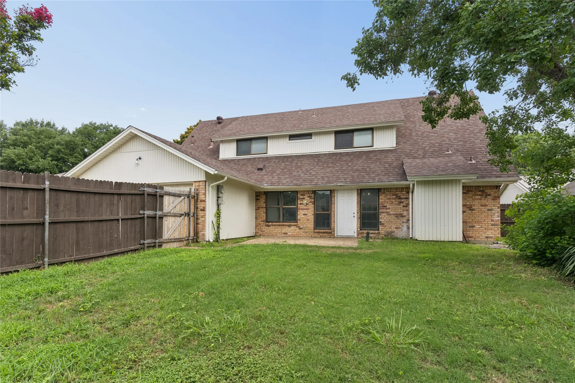 Single Family Residence For Sale in Dallas County , 1503 Springtree Circle, Richardson, Texas 75082, 4 Bedroom, 3 Bathroom, 2 Garage spaces, 2,392 Sqft, built in 1978, mls#21303705, Real Estate Agent in Richardson, Homes For Sale in Dallas county, Homes For Sale in Richardson, Realtor in Richardson Texas, Real Estate Brokerage Independent Realty Texas, Luminita Cordes Realtor