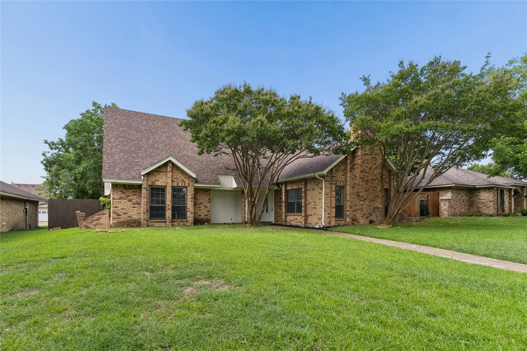 Single Family Residence For Sale in Dallas County , 1503 Springtree Circle, Richardson, Texas 75082, 4 Bedroom, 3 Bathroom, 2 Garage spaces, 2,392 Sqft, built in 1978, mls#21303705, Real Estate Agent in Richardson, Homes For Sale in Dallas county, Homes For Sale in Richardson, Realtor in Richardson Texas, Real Estate Brokerage Independent Realty Texas, Luminita Cordes Realtor