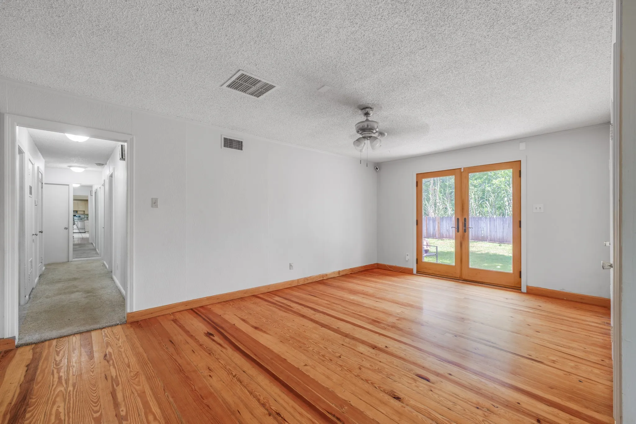 Single Family Residence For Sale in Taylor County , 3865 Whittier Street, Abilene, Texas 79605, 4 Bedroom, 3 Bathroom, Garage spaces, 1,985 Sqft, built in 1952, mls#21299421, Real Estate Agent in Abilene, Homes For Sale in Taylor county, Homes For Sale in Abilene, Realtor in Abilene Texas, Real Estate Brokerage Independent Realty Texas, Luminita Cordes Realtor