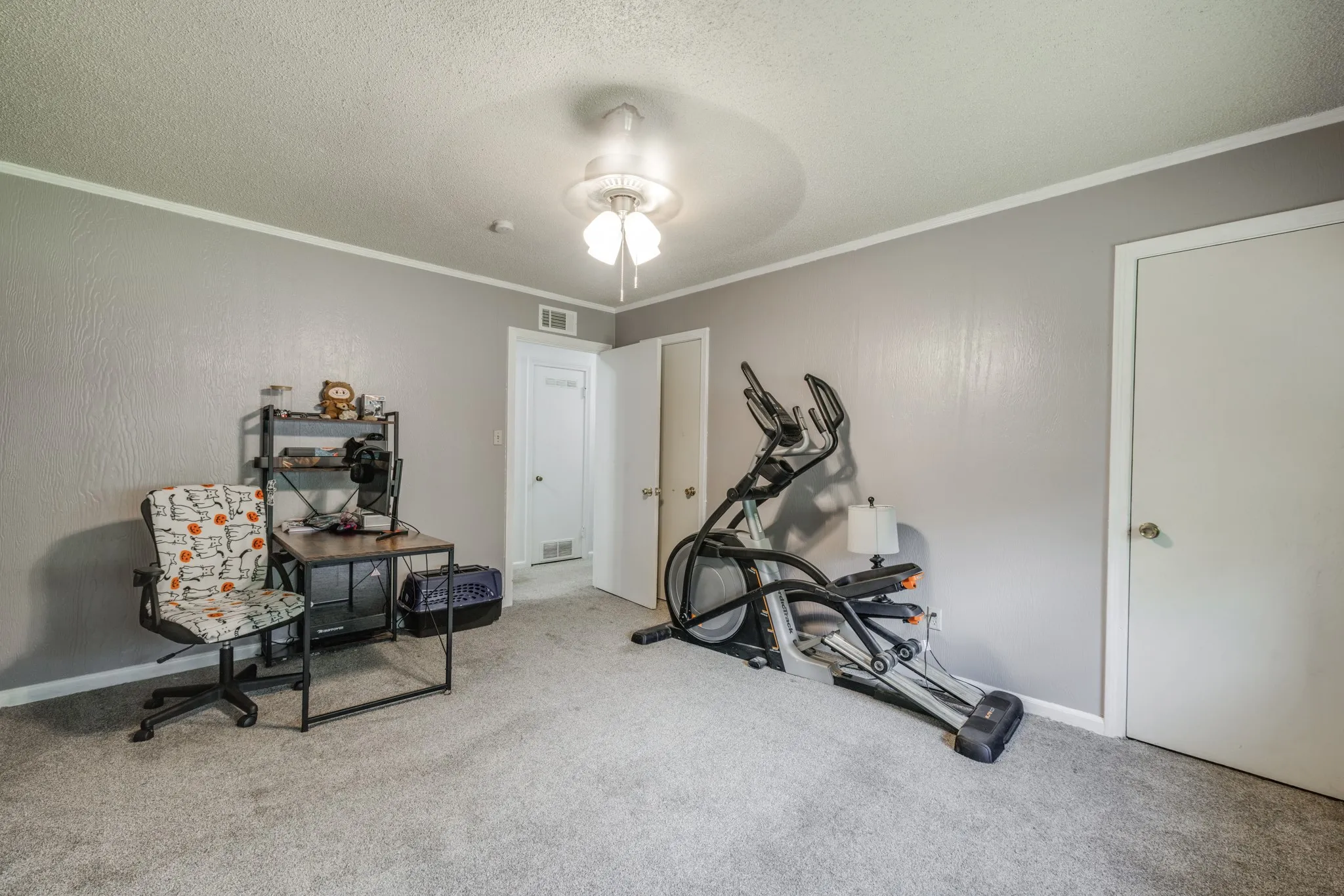 Single Family Residence For Sale in Taylor County , 3865 Whittier Street, Abilene, Texas 79605, 4 Bedroom, 3 Bathroom, Garage spaces, 1,985 Sqft, built in 1952, mls#21299421, Real Estate Agent in Abilene, Homes For Sale in Taylor county, Homes For Sale in Abilene, Realtor in Abilene Texas, Real Estate Brokerage Independent Realty Texas, Luminita Cordes Realtor