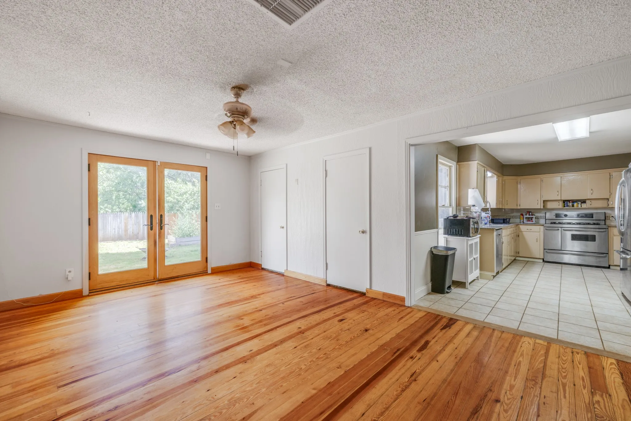 Single Family Residence For Sale in Taylor County , 3865 Whittier Street, Abilene, Texas 79605, 4 Bedroom, 3 Bathroom, Garage spaces, 1,985 Sqft, built in 1952, mls#21299421, Real Estate Agent in Abilene, Homes For Sale in Taylor county, Homes For Sale in Abilene, Realtor in Abilene Texas, Real Estate Brokerage Independent Realty Texas, Luminita Cordes Realtor