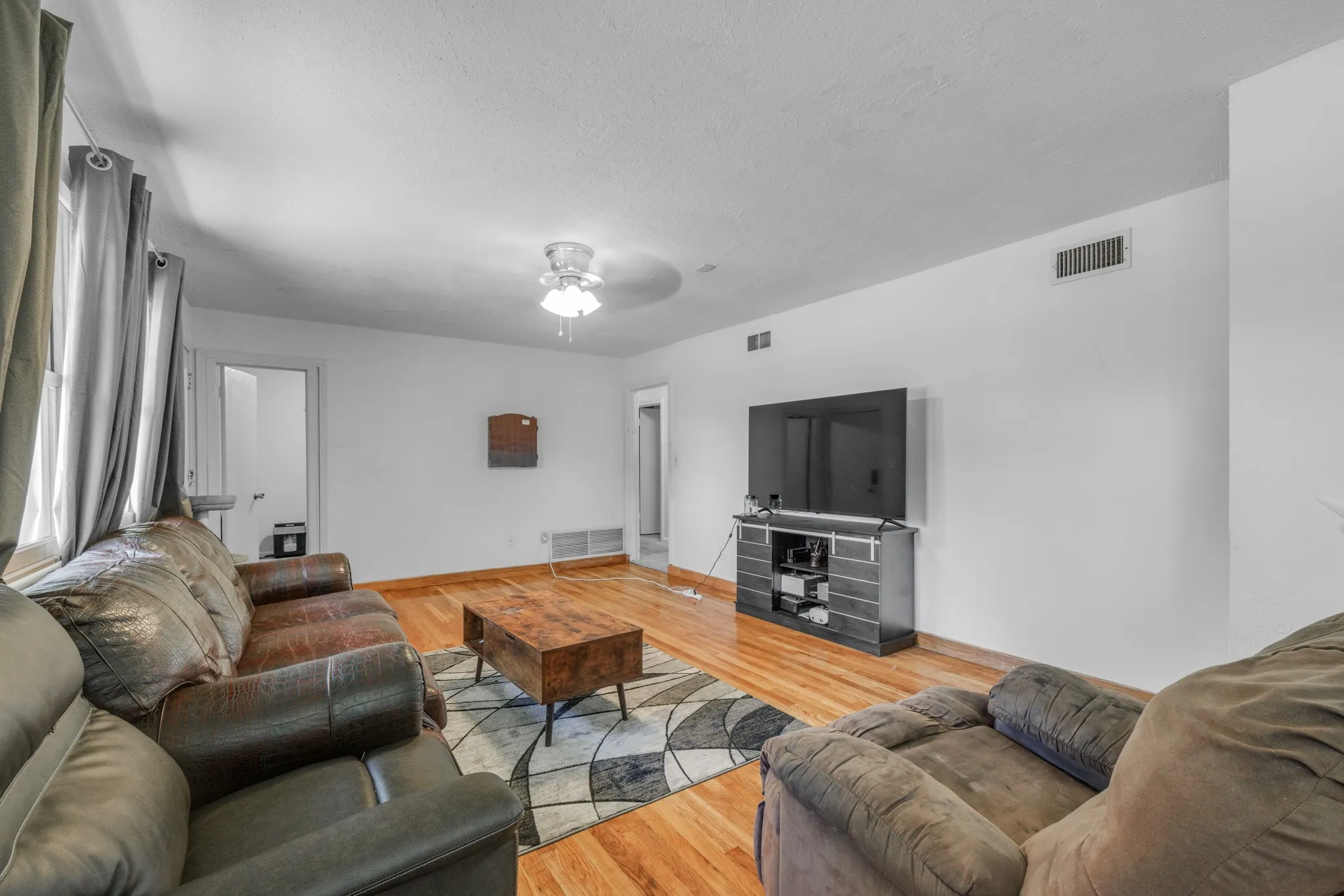 Single Family Residence For Sale in Taylor County , 3865 Whittier Street, Abilene, Texas 79605, 4 Bedroom, 3 Bathroom, Garage spaces, 1,985 Sqft, built in 1952, mls#21299421, Real Estate Agent in Abilene, Homes For Sale in Taylor county, Homes For Sale in Abilene, Realtor in Abilene Texas, Real Estate Brokerage Independent Realty Texas, Luminita Cordes Realtor