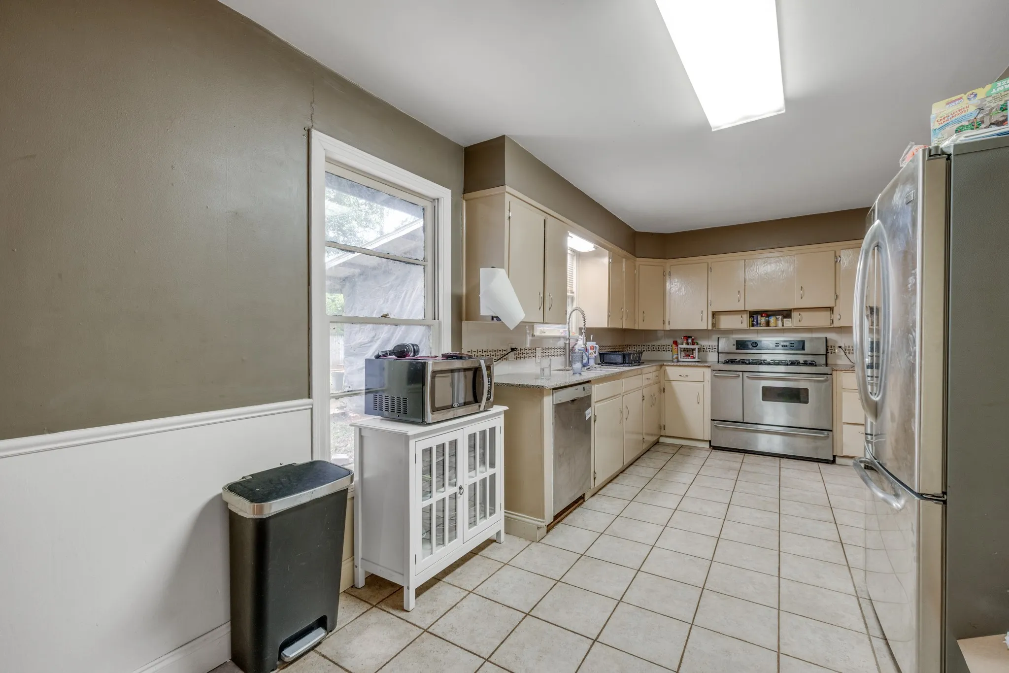 Single Family Residence For Sale in Taylor County , 3865 Whittier Street, Abilene, Texas 79605, 4 Bedroom, 3 Bathroom, Garage spaces, 1,985 Sqft, built in 1952, mls#21299421, Real Estate Agent in Abilene, Homes For Sale in Taylor county, Homes For Sale in Abilene, Realtor in Abilene Texas, Real Estate Brokerage Independent Realty Texas, Luminita Cordes Realtor