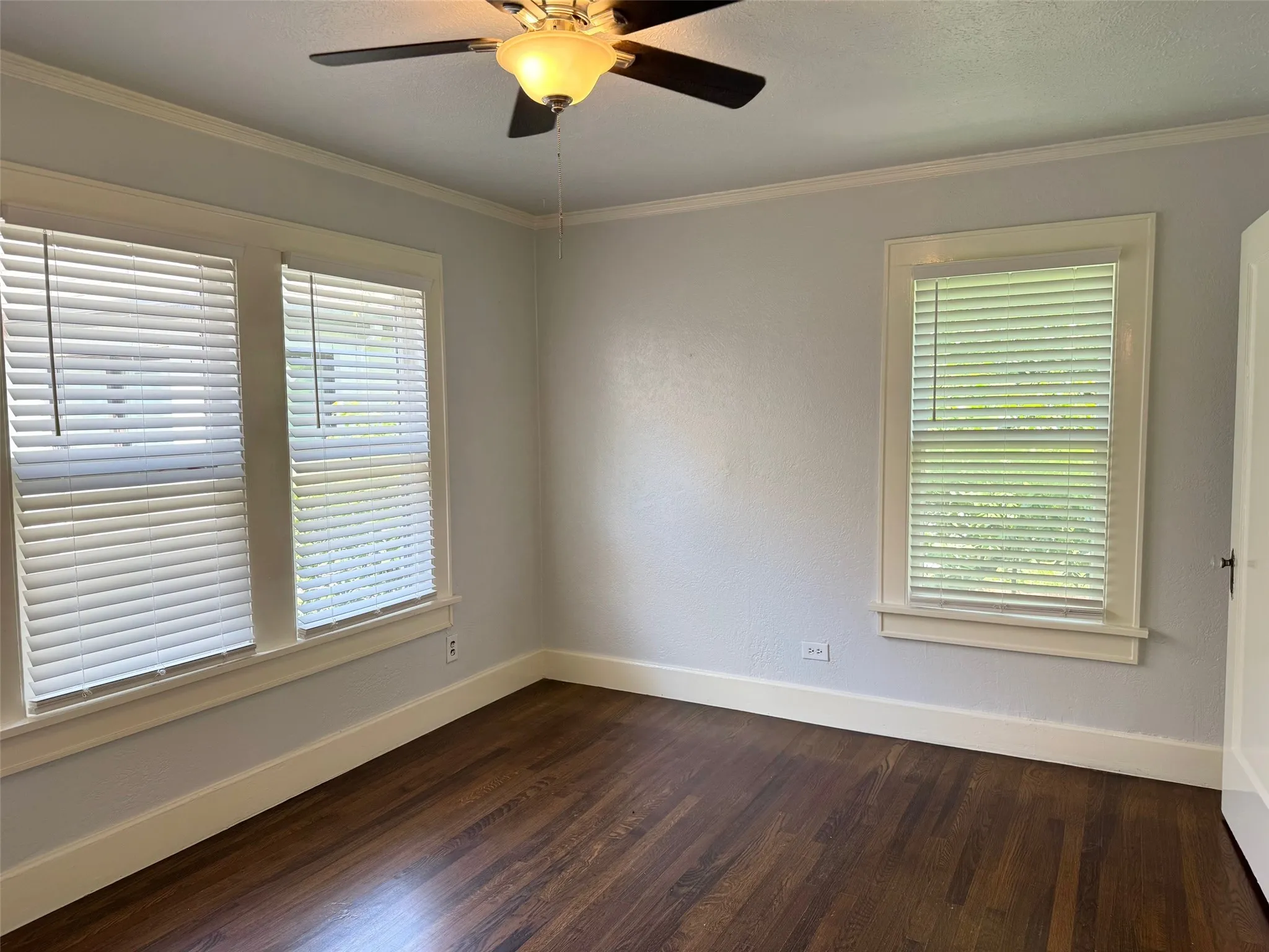 Apartment For Rent in Tarrant County , 515 Monticello Drive 3C, Fort Worth, Texas 76107, 1 Bedroom, 1 Bathroom, Garage spaces, 925 Sqft, built in 1932, mls#21303729, Real Estate Agent in Fort Worth, Homes For Rent in Tarrant county, Homes For Rent in Fort Worth, Realtor in Fort Worth Texas, Real Estate Brokerage Independent Realty Texas, Luminita Cordes Realtor
