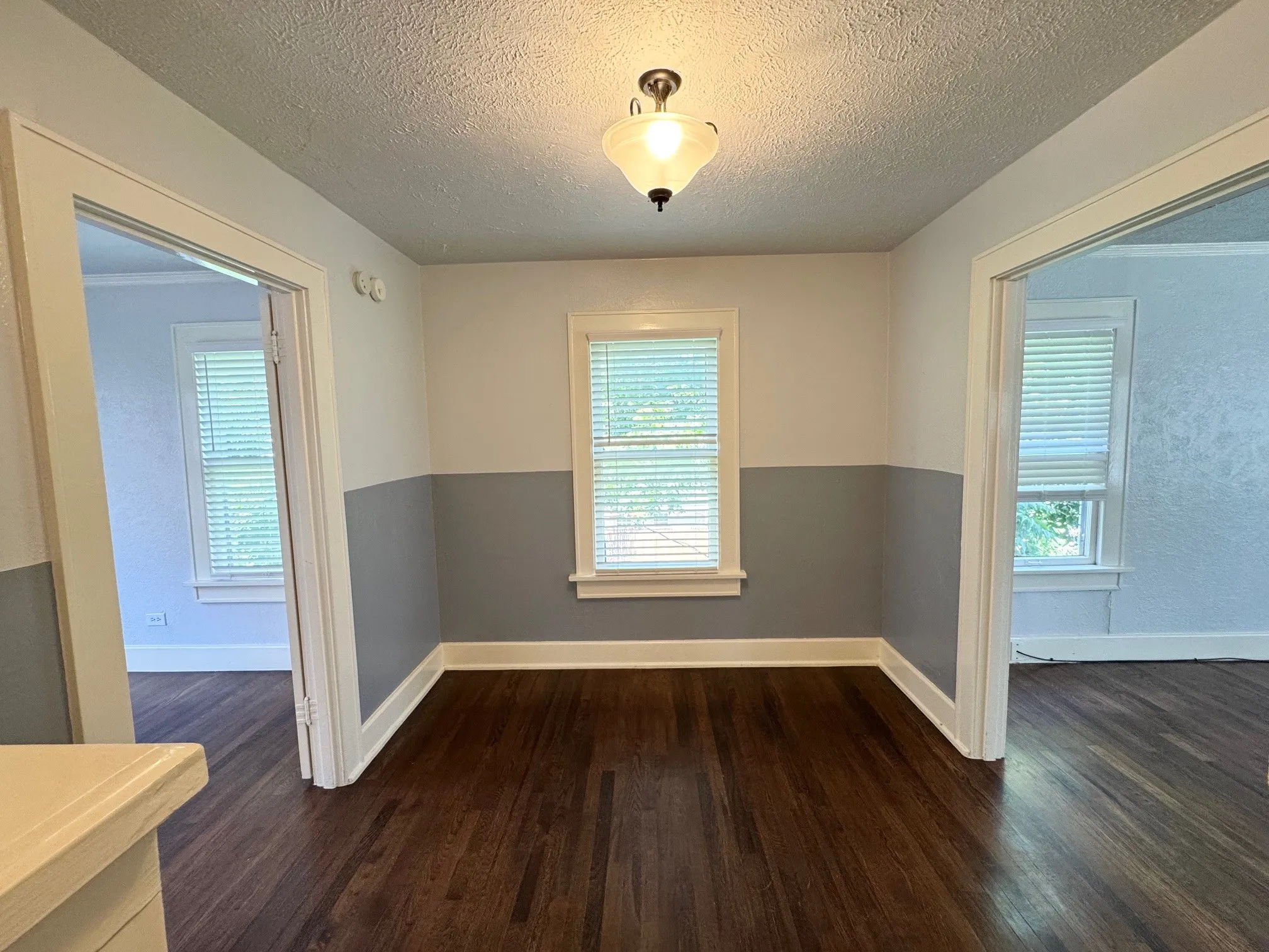 Apartment For Rent in Tarrant County , 515 Monticello Drive 3C, Fort Worth, Texas 76107, 1 Bedroom, 1 Bathroom, Garage spaces, 925 Sqft, built in 1932, mls#21303729, Real Estate Agent in Fort Worth, Homes For Rent in Tarrant county, Homes For Rent in Fort Worth, Realtor in Fort Worth Texas, Real Estate Brokerage Independent Realty Texas, Luminita Cordes Realtor