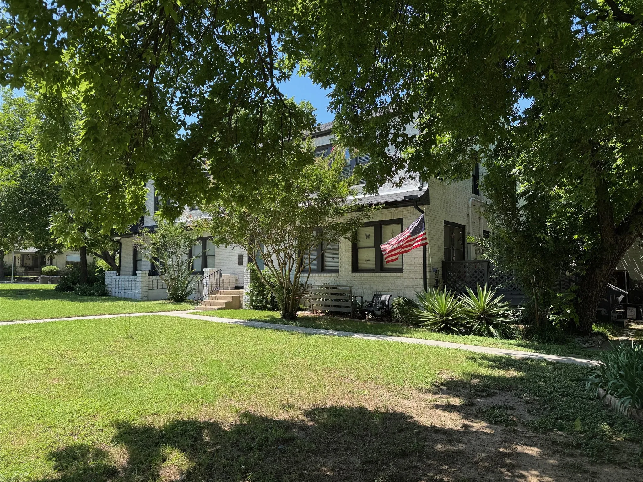 Apartment For Rent in Tarrant County , 515 Monticello Drive 3C, Fort Worth, Texas 76107, 1 Bedroom, 1 Bathroom, Garage spaces, 925 Sqft, built in 1932, mls#21303729, Real Estate Agent in Fort Worth, Homes For Rent in Tarrant county, Homes For Rent in Fort Worth, Realtor in Fort Worth Texas, Real Estate Brokerage Independent Realty Texas, Luminita Cordes Realtor