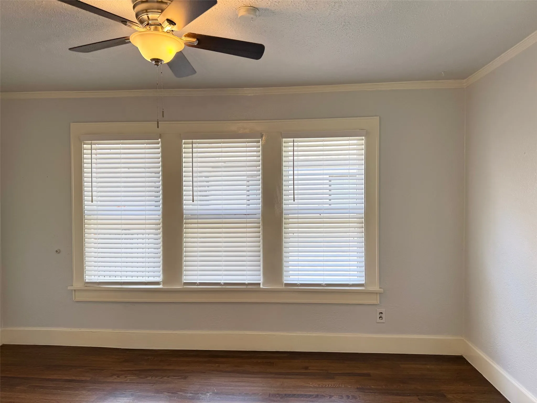 Apartment For Rent in Tarrant County , 515 Monticello Drive 3C, Fort Worth, Texas 76107, 1 Bedroom, 1 Bathroom, Garage spaces, 925 Sqft, built in 1932, mls#21303729, Real Estate Agent in Fort Worth, Homes For Rent in Tarrant county, Homes For Rent in Fort Worth, Realtor in Fort Worth Texas, Real Estate Brokerage Independent Realty Texas, Luminita Cordes Realtor