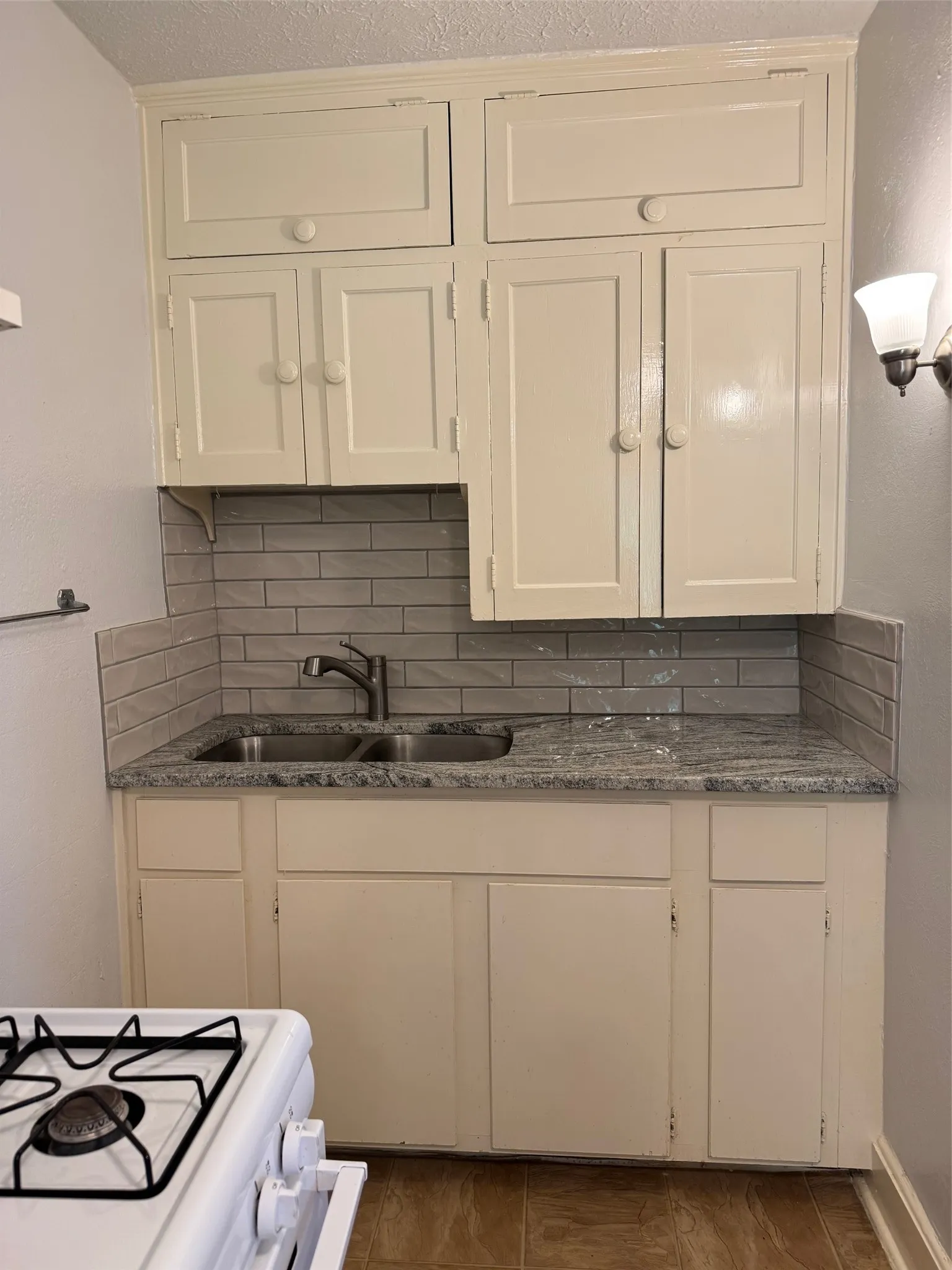 Apartment For Rent in Tarrant County , 515 Monticello Drive 3C, Fort Worth, Texas 76107, 1 Bedroom, 1 Bathroom, Garage spaces, 925 Sqft, built in 1932, mls#21303729, Real Estate Agent in Fort Worth, Homes For Rent in Tarrant county, Homes For Rent in Fort Worth, Realtor in Fort Worth Texas, Real Estate Brokerage Independent Realty Texas, Luminita Cordes Realtor