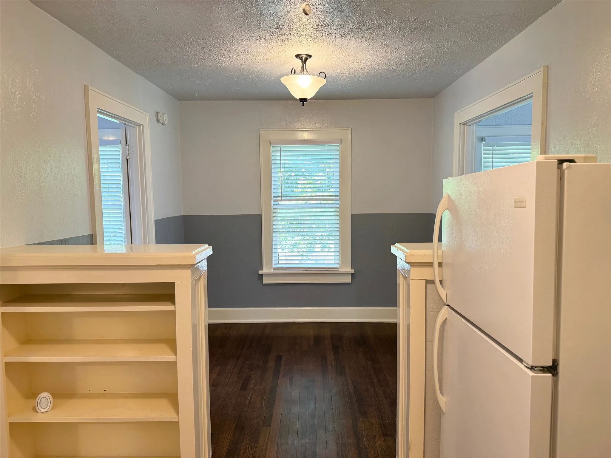 Apartment For Rent in Tarrant County , 515 Monticello Drive 3C, Fort Worth, Texas 76107, 1 Bedroom, 1 Bathroom, Garage spaces, 925 Sqft, built in 1932, mls#21303729, Real Estate Agent in Fort Worth, Homes For Rent in Tarrant county, Homes For Rent in Fort Worth, Realtor in Fort Worth Texas, Real Estate Brokerage Independent Realty Texas, Luminita Cordes Realtor