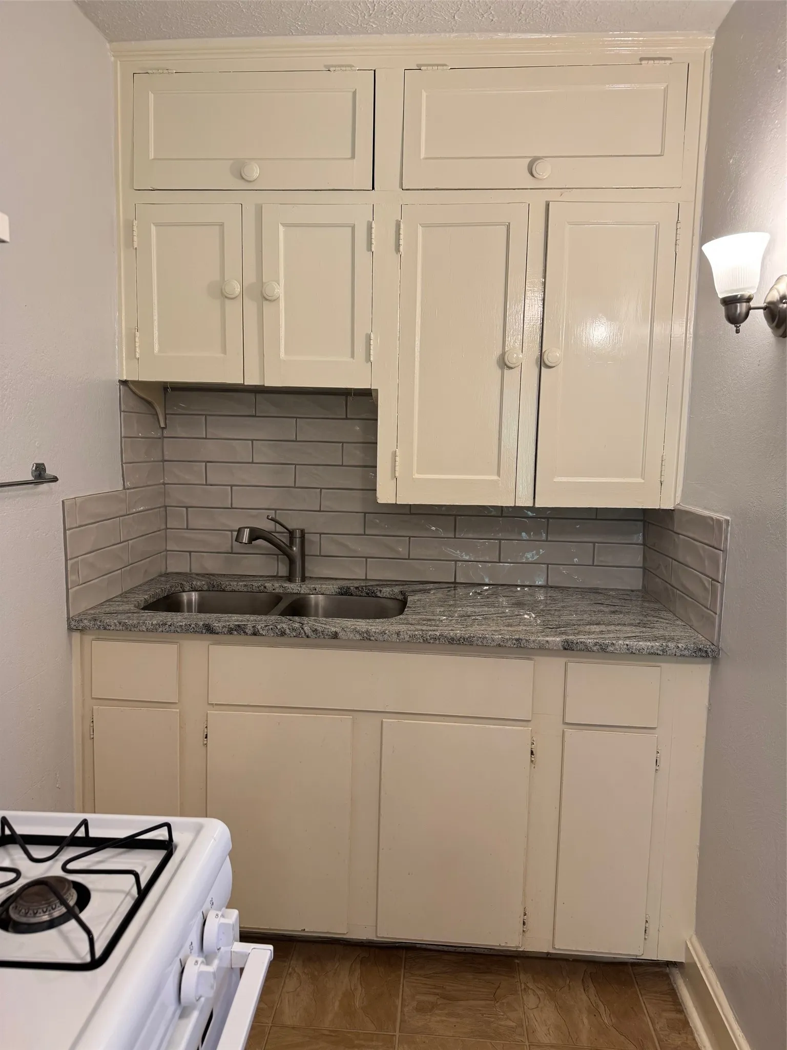 Apartment For Rent in Tarrant County , 515 Monticello Drive 3C, Fort Worth, Texas 76107, 1 Bedroom, 1 Bathroom, Garage spaces, 925 Sqft, built in 1932, mls#21303729, Real Estate Agent in Fort Worth, Homes For Rent in Tarrant county, Homes For Rent in Fort Worth, Realtor in Fort Worth Texas, Real Estate Brokerage Independent Realty Texas, Luminita Cordes Realtor