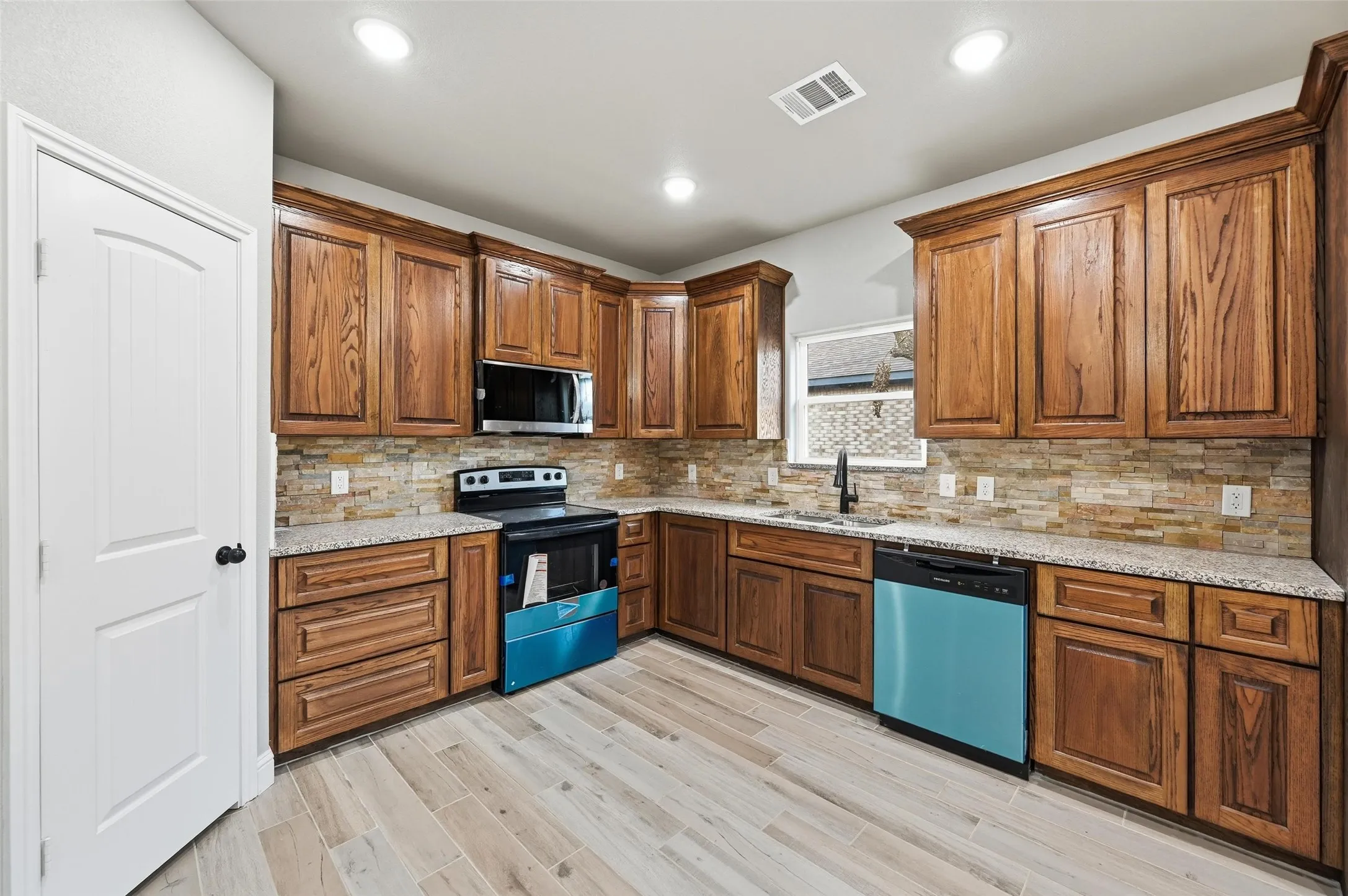 Single Family Residence For Sale in Johnson County , 308 Lewis Street, Cleburne, Texas 76031, 3 Bedroom, 2 Bathroom, 2 Garage spaces, 1,471 Sqft, built in 2025, mls#21303694, Real Estate Agent in Cleburne, Homes For Sale in Johnson county, Homes For Sale in Cleburne, Realtor in Cleburne Texas, Real Estate Brokerage Independent Realty Texas, Luminita Cordes Realtor