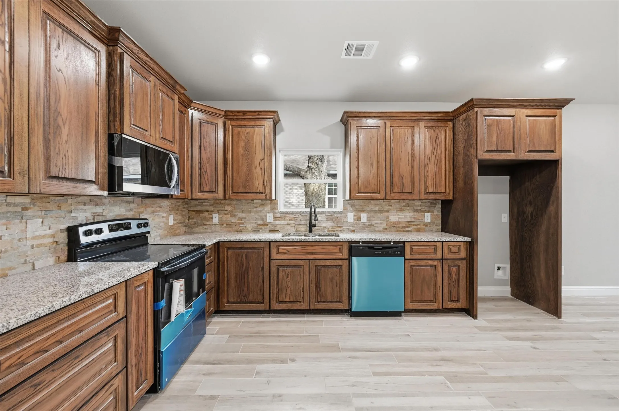 Single Family Residence For Sale in Johnson County , 308 Lewis Street, Cleburne, Texas 76031, 3 Bedroom, 2 Bathroom, 2 Garage spaces, 1,471 Sqft, built in 2025, mls#21303694, Real Estate Agent in Cleburne, Homes For Sale in Johnson county, Homes For Sale in Cleburne, Realtor in Cleburne Texas, Real Estate Brokerage Independent Realty Texas, Luminita Cordes Realtor