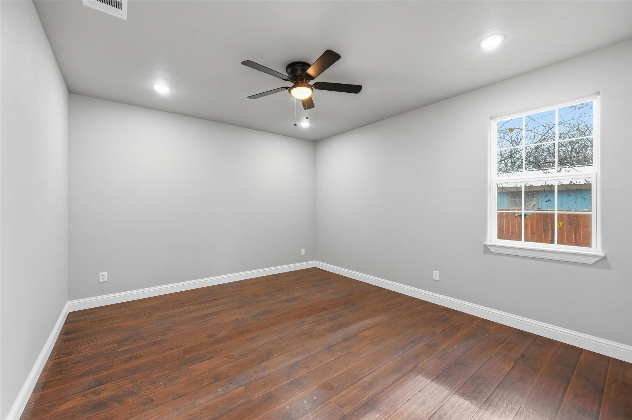 Single Family Residence For Sale in Johnson County , 308 Lewis Street, Cleburne, Texas 76031, 3 Bedroom, 2 Bathroom, 2 Garage spaces, 1,471 Sqft, built in 2025, mls#21303694, Real Estate Agent in Cleburne, Homes For Sale in Johnson county, Homes For Sale in Cleburne, Realtor in Cleburne Texas, Real Estate Brokerage Independent Realty Texas, Luminita Cordes Realtor