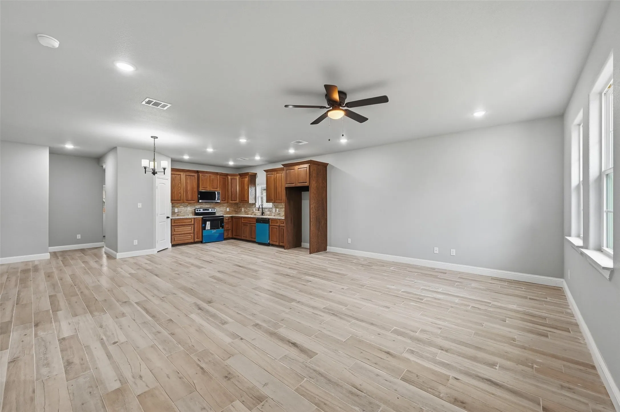 Single Family Residence For Sale in Johnson County , 308 Lewis Street, Cleburne, Texas 76031, 3 Bedroom, 2 Bathroom, 2 Garage spaces, 1,471 Sqft, built in 2025, mls#21303694, Real Estate Agent in Cleburne, Homes For Sale in Johnson county, Homes For Sale in Cleburne, Realtor in Cleburne Texas, Real Estate Brokerage Independent Realty Texas, Luminita Cordes Realtor