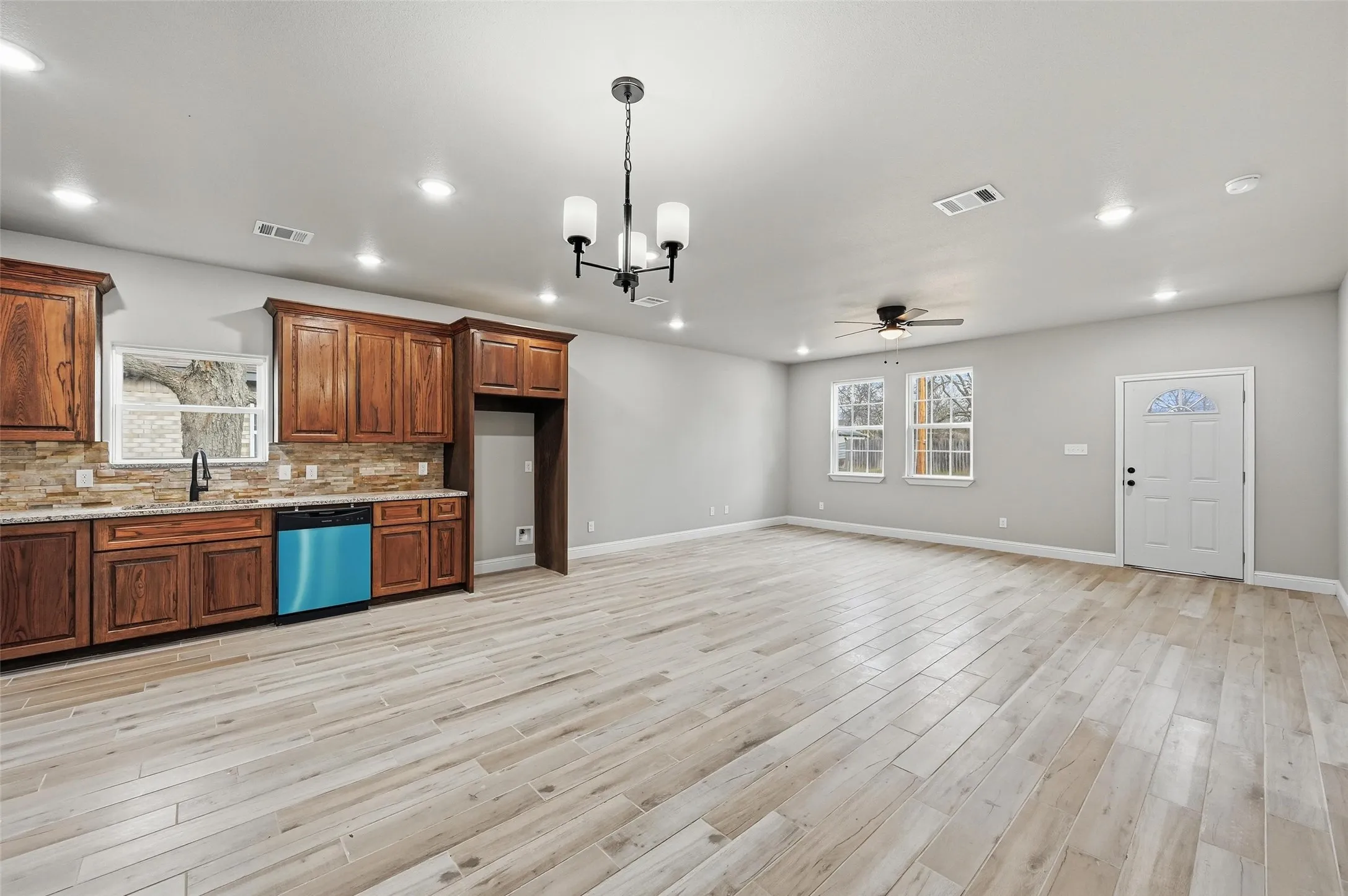 Single Family Residence For Sale in Johnson County , 308 Lewis Street, Cleburne, Texas 76031, 3 Bedroom, 2 Bathroom, 2 Garage spaces, 1,471 Sqft, built in 2025, mls#21303694, Real Estate Agent in Cleburne, Homes For Sale in Johnson county, Homes For Sale in Cleburne, Realtor in Cleburne Texas, Real Estate Brokerage Independent Realty Texas, Luminita Cordes Realtor