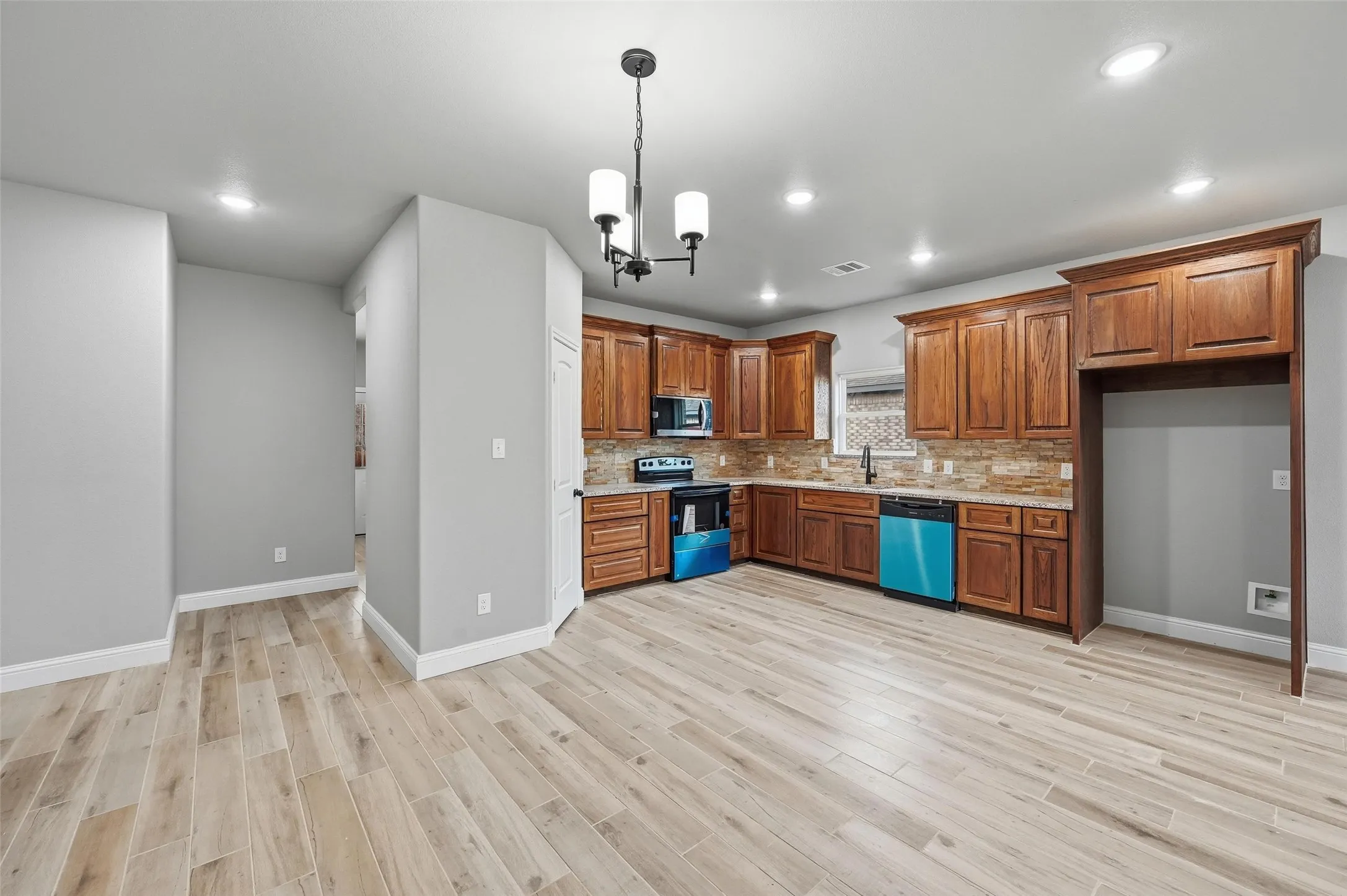 Single Family Residence For Sale in Johnson County , 308 Lewis Street, Cleburne, Texas 76031, 3 Bedroom, 2 Bathroom, 2 Garage spaces, 1,471 Sqft, built in 2025, mls#21303694, Real Estate Agent in Cleburne, Homes For Sale in Johnson county, Homes For Sale in Cleburne, Realtor in Cleburne Texas, Real Estate Brokerage Independent Realty Texas, Luminita Cordes Realtor