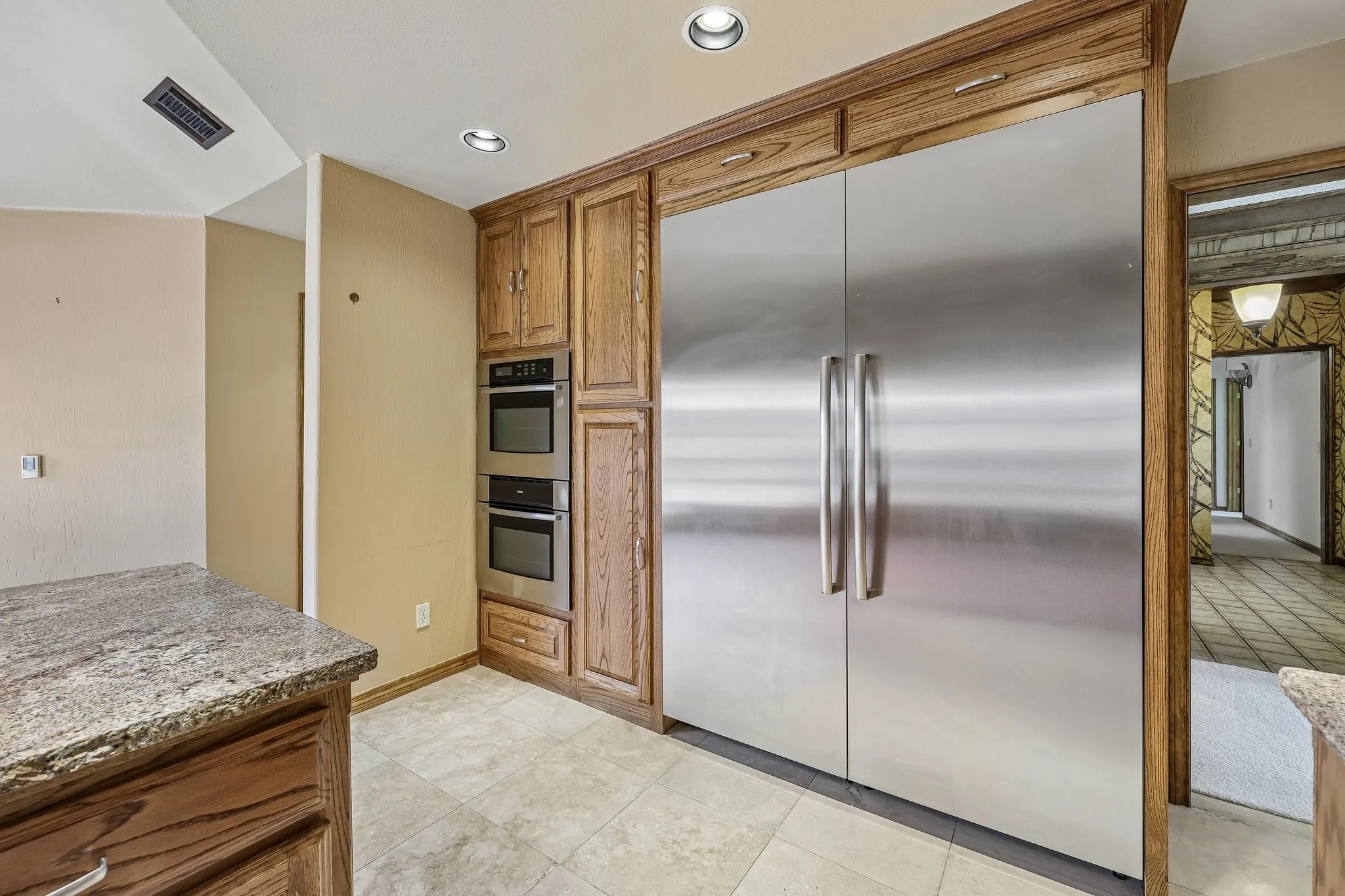 Single Family Residence For Sale in Collin County , 1524 Faringdon Drive, Plano, Texas 75075, 3 Bedroom, 3 Bathroom, 2 Garage spaces, 2,558 Sqft, built in 1982, mls#21296620, Real Estate Agent in Plano, Homes For Sale in Collin county, Homes For Sale in Plano, Realtor in Plano Texas, Real Estate Brokerage Independent Realty Texas, Luminita Cordes Realtor