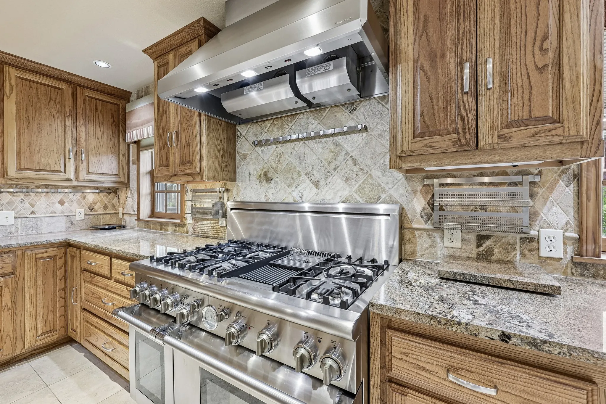 Single Family Residence For Sale in Collin County , 1524 Faringdon Drive, Plano, Texas 75075, 3 Bedroom, 3 Bathroom, 2 Garage spaces, 2,558 Sqft, built in 1982, mls#21296620, Real Estate Agent in Plano, Homes For Sale in Collin county, Homes For Sale in Plano, Realtor in Plano Texas, Real Estate Brokerage Independent Realty Texas, Luminita Cordes Realtor