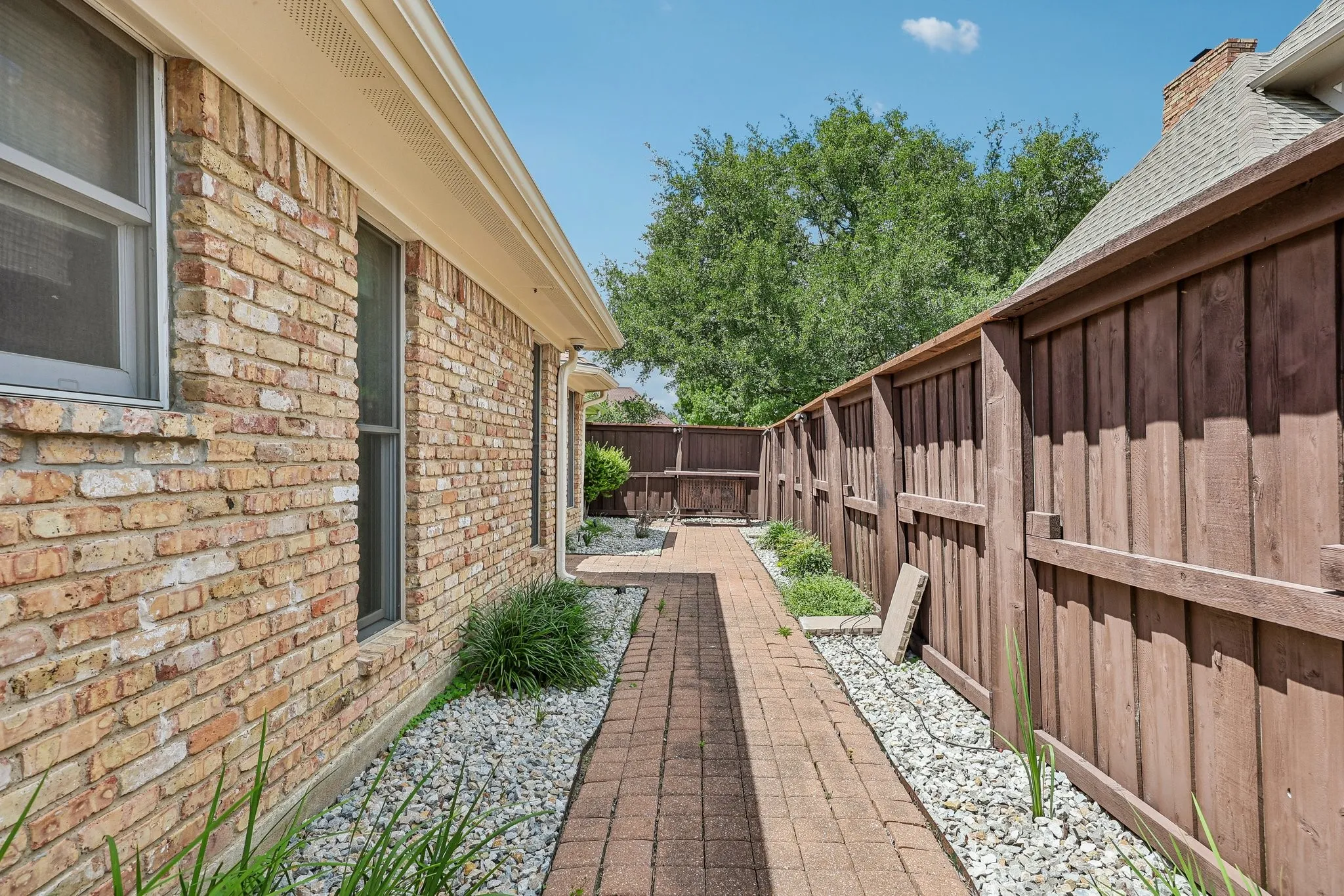 Single Family Residence For Sale in Collin County , 1524 Faringdon Drive, Plano, Texas 75075, 3 Bedroom, 3 Bathroom, 2 Garage spaces, 2,558 Sqft, built in 1982, mls#21296620, Real Estate Agent in Plano, Homes For Sale in Collin county, Homes For Sale in Plano, Realtor in Plano Texas, Real Estate Brokerage Independent Realty Texas, Luminita Cordes Realtor
