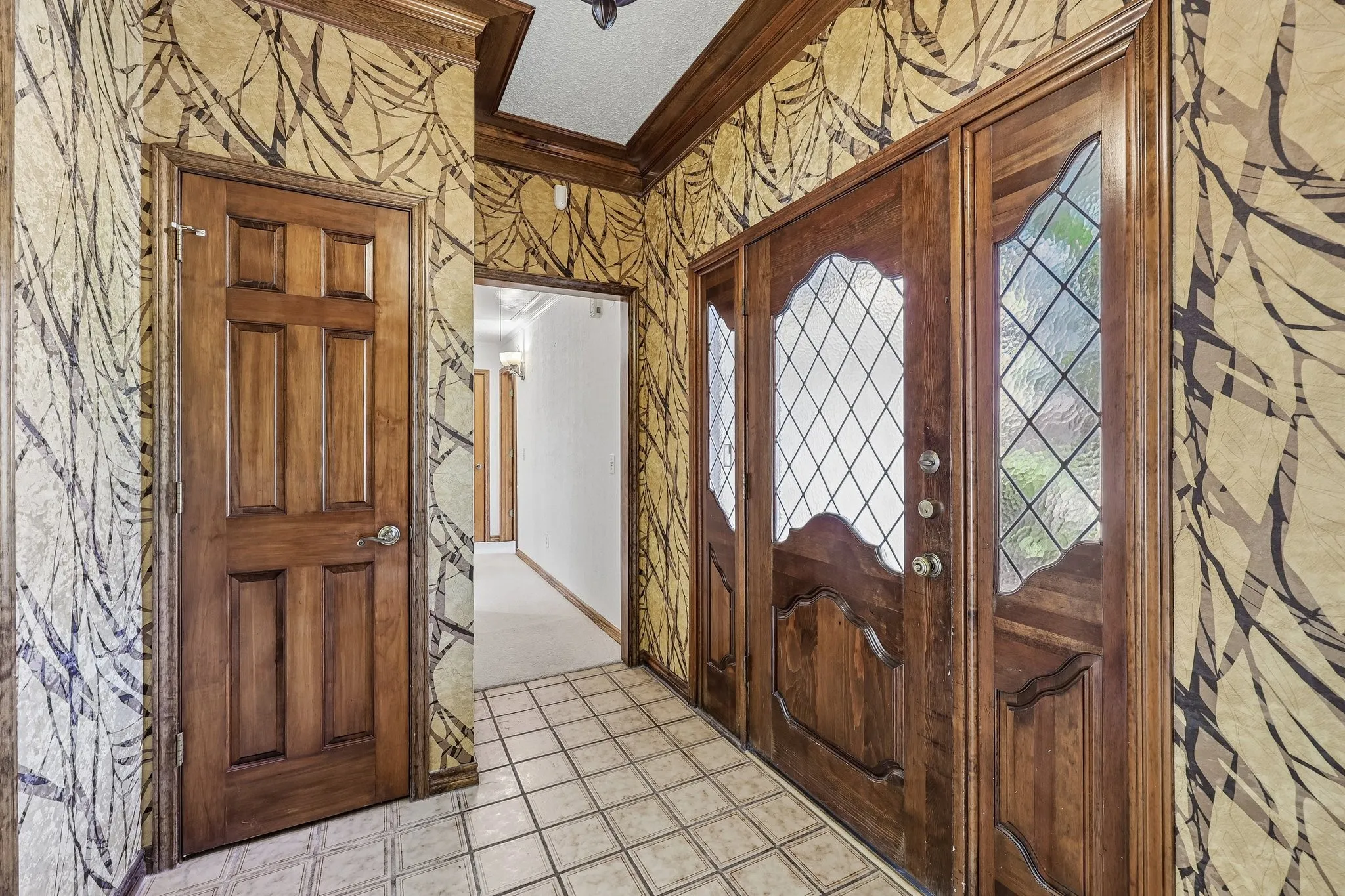 Single Family Residence For Sale in Collin County , 1524 Faringdon Drive, Plano, Texas 75075, 3 Bedroom, 3 Bathroom, 2 Garage spaces, 2,558 Sqft, built in 1982, mls#21296620, Real Estate Agent in Plano, Homes For Sale in Collin county, Homes For Sale in Plano, Realtor in Plano Texas, Real Estate Brokerage Independent Realty Texas, Luminita Cordes Realtor