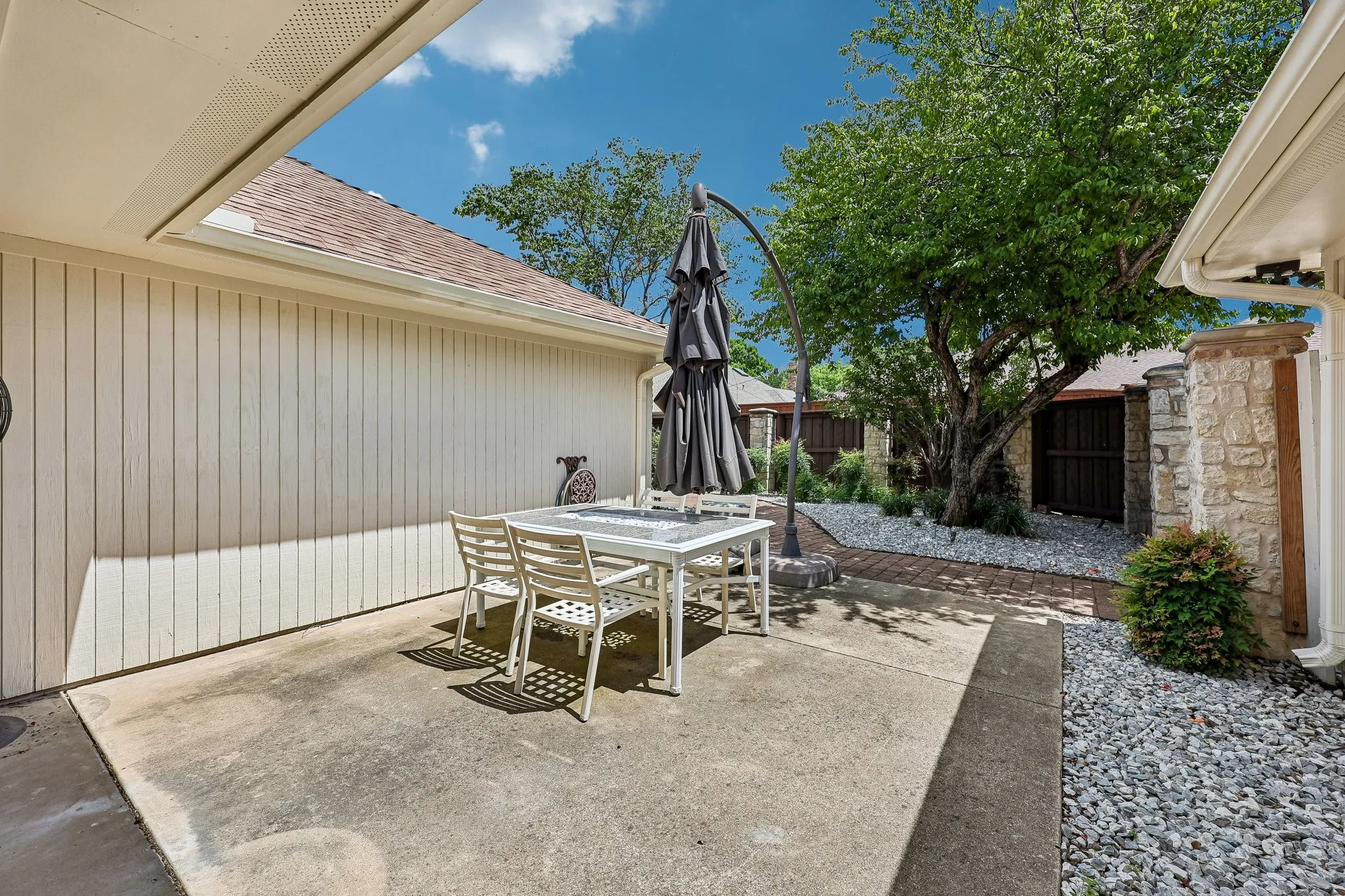 Single Family Residence For Sale in Collin County , 1524 Faringdon Drive, Plano, Texas 75075, 3 Bedroom, 3 Bathroom, 2 Garage spaces, 2,558 Sqft, built in 1982, mls#21296620, Real Estate Agent in Plano, Homes For Sale in Collin county, Homes For Sale in Plano, Realtor in Plano Texas, Real Estate Brokerage Independent Realty Texas, Luminita Cordes Realtor