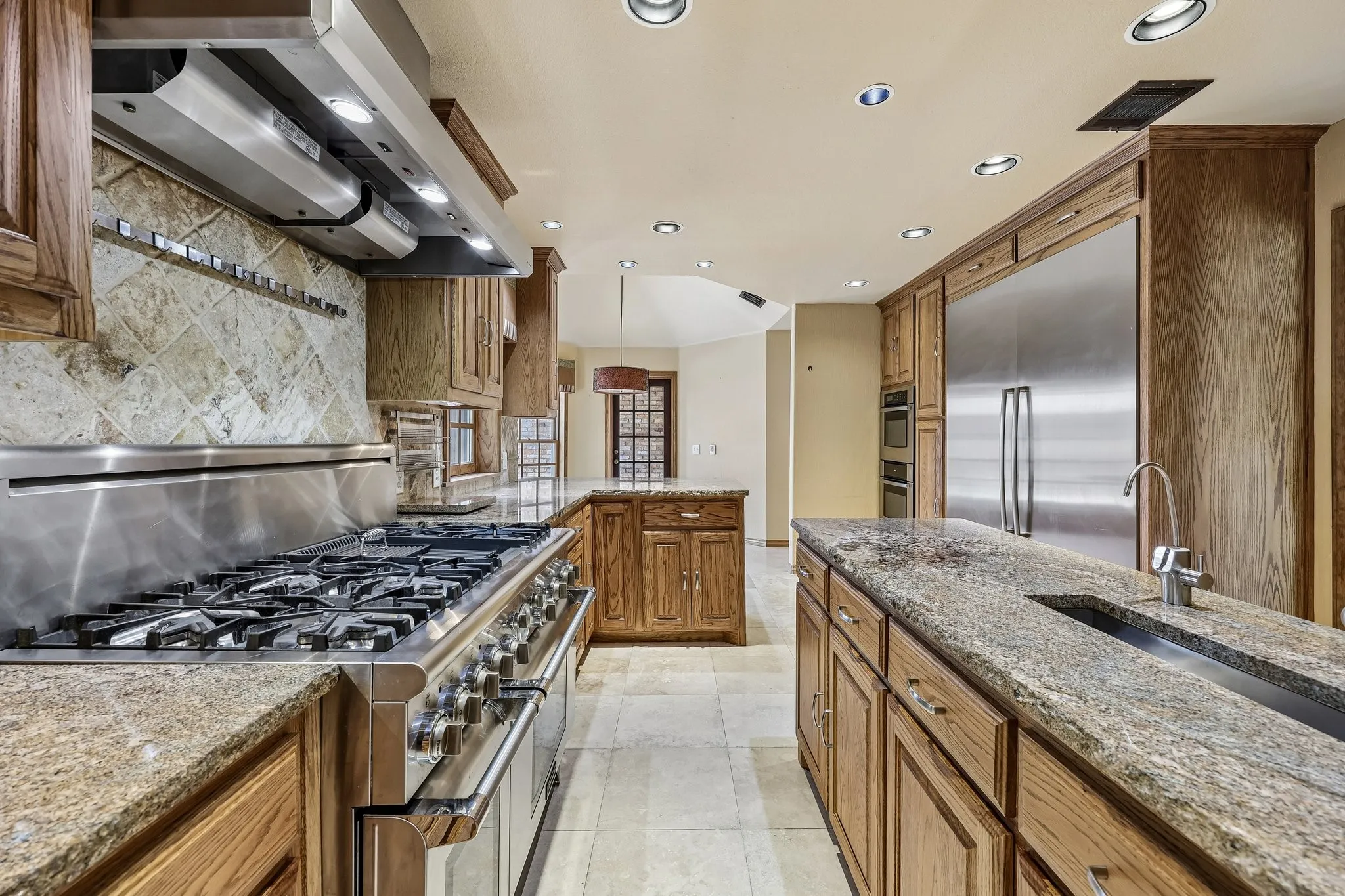 Single Family Residence For Sale in Collin County , 1524 Faringdon Drive, Plano, Texas 75075, 3 Bedroom, 3 Bathroom, 2 Garage spaces, 2,558 Sqft, built in 1982, mls#21296620, Real Estate Agent in Plano, Homes For Sale in Collin county, Homes For Sale in Plano, Realtor in Plano Texas, Real Estate Brokerage Independent Realty Texas, Luminita Cordes Realtor
