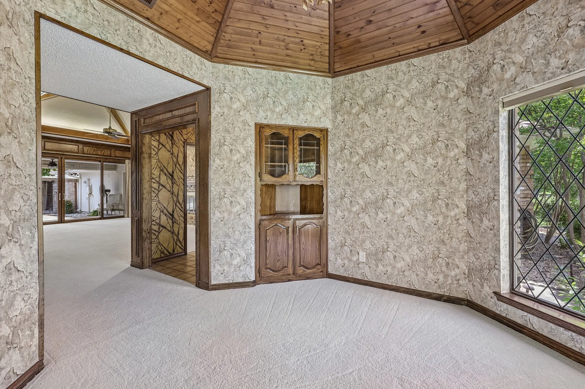 Single Family Residence For Sale in Collin County , 1524 Faringdon Drive, Plano, Texas 75075, 3 Bedroom, 3 Bathroom, 2 Garage spaces, 2,558 Sqft, built in 1982, mls#21296620, Real Estate Agent in Plano, Homes For Sale in Collin county, Homes For Sale in Plano, Realtor in Plano Texas, Real Estate Brokerage Independent Realty Texas, Luminita Cordes Realtor