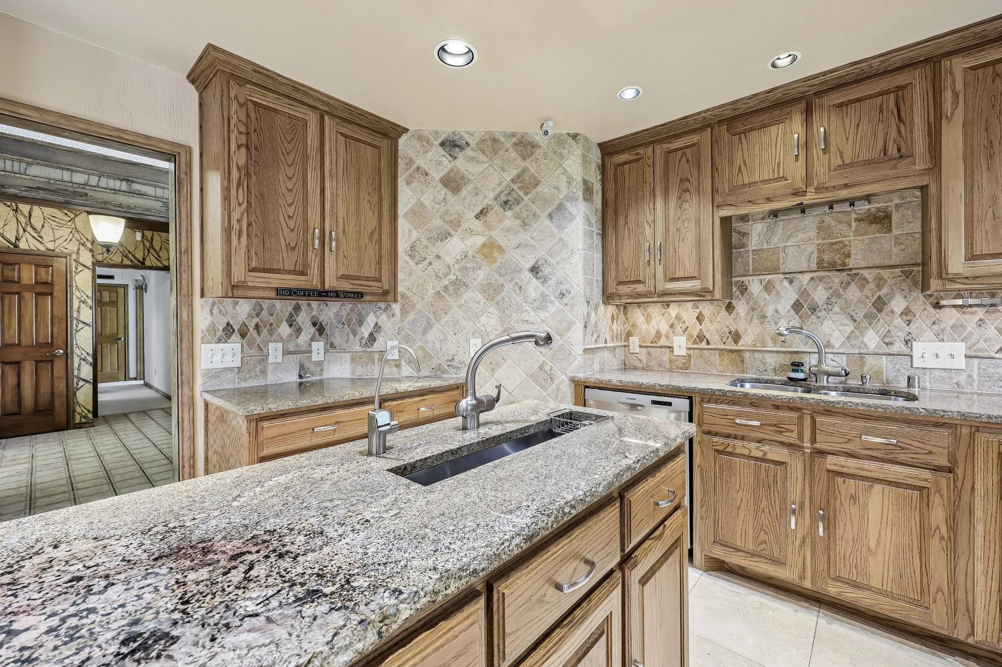 Single Family Residence For Sale in Collin County , 1524 Faringdon Drive, Plano, Texas 75075, 3 Bedroom, 3 Bathroom, 2 Garage spaces, 2,558 Sqft, built in 1982, mls#21296620, Real Estate Agent in Plano, Homes For Sale in Collin county, Homes For Sale in Plano, Realtor in Plano Texas, Real Estate Brokerage Independent Realty Texas, Luminita Cordes Realtor