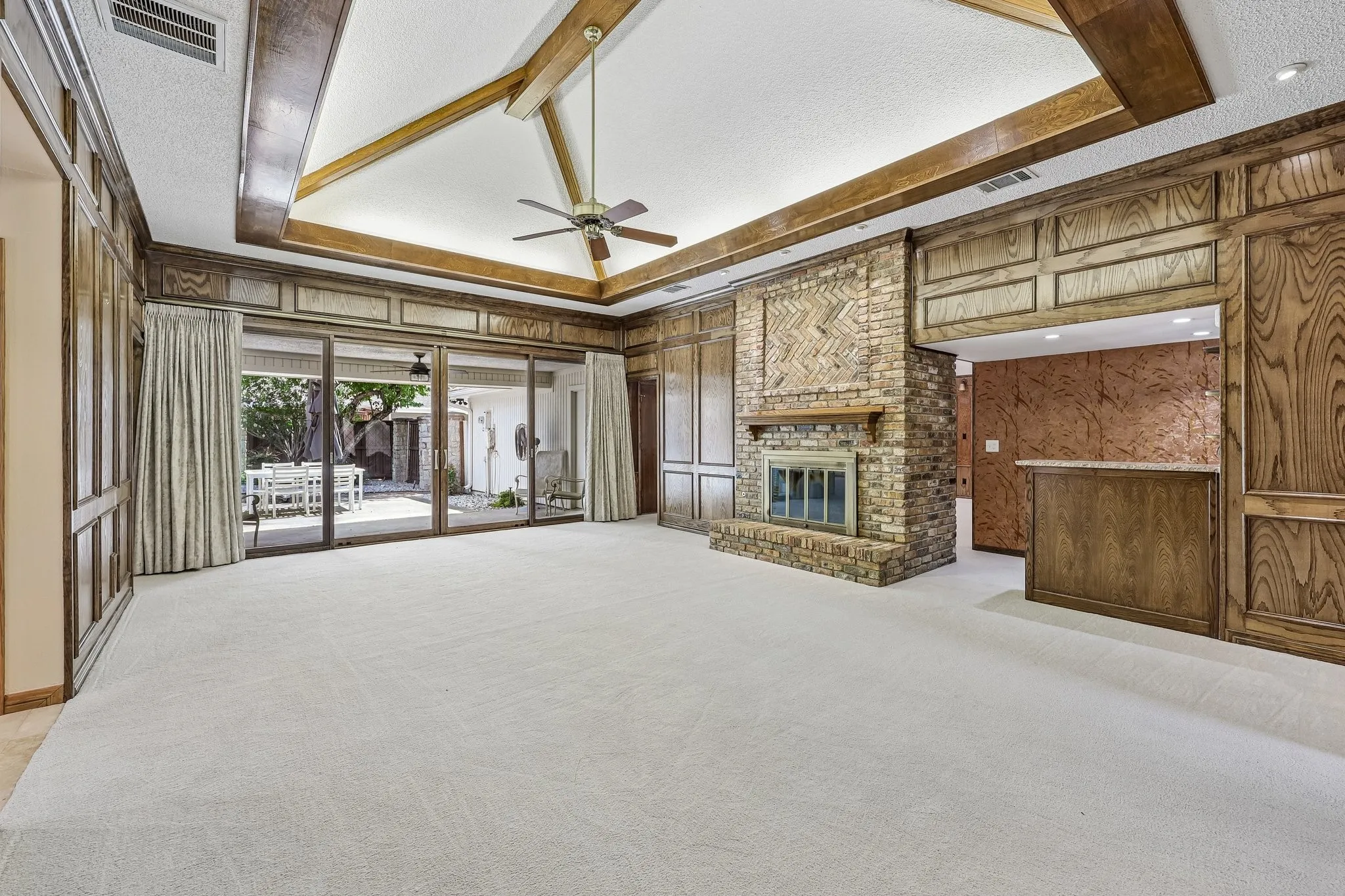 Single Family Residence For Sale in Collin County , 1524 Faringdon Drive, Plano, Texas 75075, 3 Bedroom, 3 Bathroom, 2 Garage spaces, 2,558 Sqft, built in 1982, mls#21296620, Real Estate Agent in Plano, Homes For Sale in Collin county, Homes For Sale in Plano, Realtor in Plano Texas, Real Estate Brokerage Independent Realty Texas, Luminita Cordes Realtor