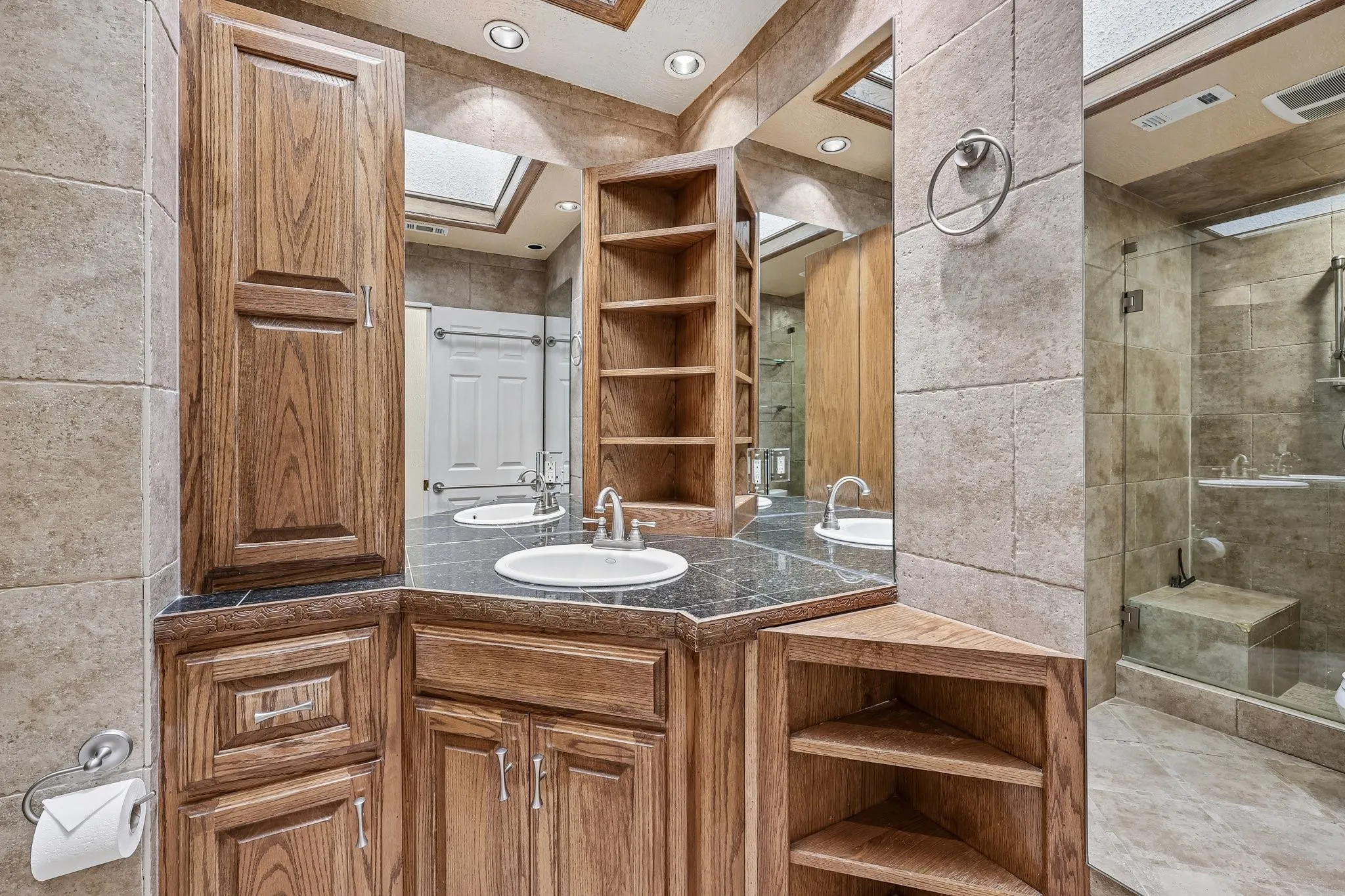 Single Family Residence For Sale in Collin County , 1524 Faringdon Drive, Plano, Texas 75075, 3 Bedroom, 3 Bathroom, 2 Garage spaces, 2,558 Sqft, built in 1982, mls#21296620, Real Estate Agent in Plano, Homes For Sale in Collin county, Homes For Sale in Plano, Realtor in Plano Texas, Real Estate Brokerage Independent Realty Texas, Luminita Cordes Realtor