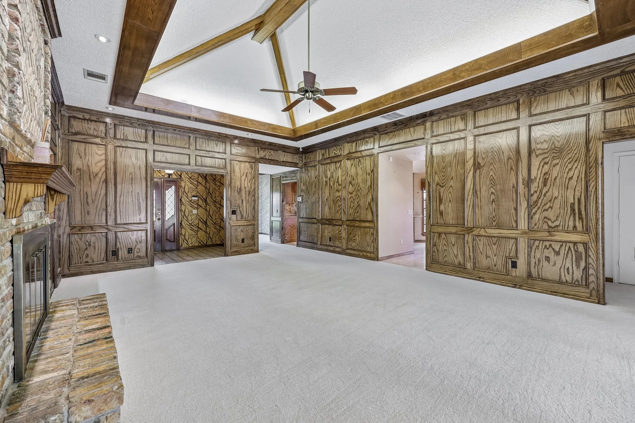 Single Family Residence For Sale in Collin County , 1524 Faringdon Drive, Plano, Texas 75075, 3 Bedroom, 3 Bathroom, 2 Garage spaces, 2,558 Sqft, built in 1982, mls#21296620, Real Estate Agent in Plano, Homes For Sale in Collin county, Homes For Sale in Plano, Realtor in Plano Texas, Real Estate Brokerage Independent Realty Texas, Luminita Cordes Realtor