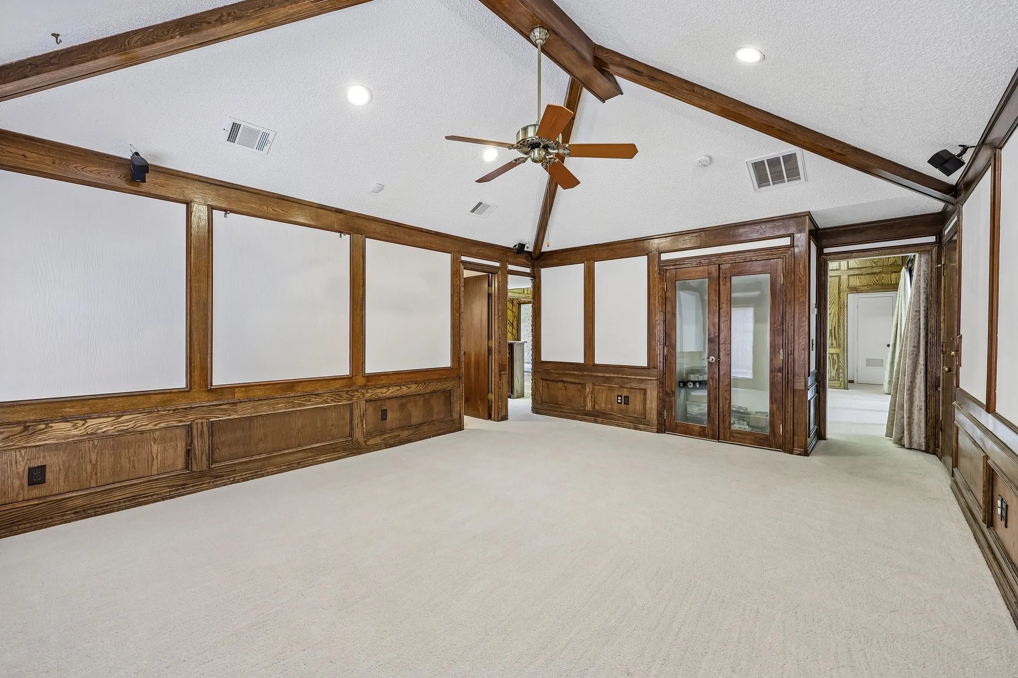 Single Family Residence For Sale in Collin County , 1524 Faringdon Drive, Plano, Texas 75075, 3 Bedroom, 3 Bathroom, 2 Garage spaces, 2,558 Sqft, built in 1982, mls#21296620, Real Estate Agent in Plano, Homes For Sale in Collin county, Homes For Sale in Plano, Realtor in Plano Texas, Real Estate Brokerage Independent Realty Texas, Luminita Cordes Realtor
