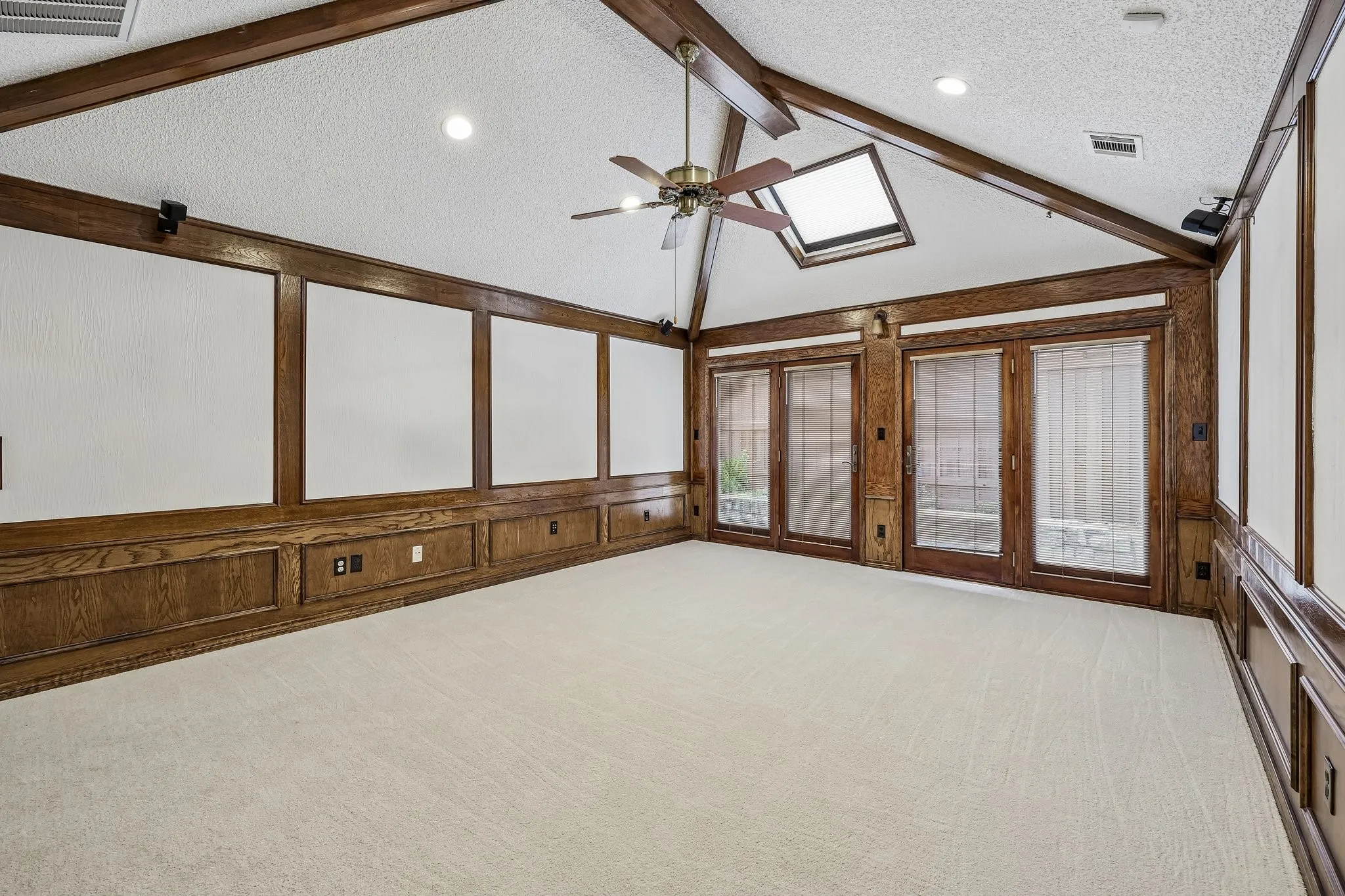 Single Family Residence For Sale in Collin County , 1524 Faringdon Drive, Plano, Texas 75075, 3 Bedroom, 3 Bathroom, 2 Garage spaces, 2,558 Sqft, built in 1982, mls#21296620, Real Estate Agent in Plano, Homes For Sale in Collin county, Homes For Sale in Plano, Realtor in Plano Texas, Real Estate Brokerage Independent Realty Texas, Luminita Cordes Realtor