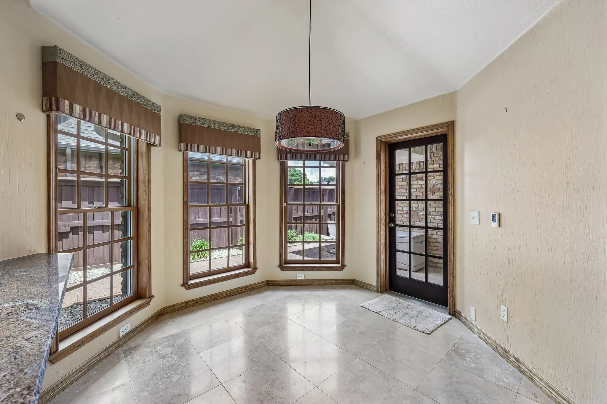 Single Family Residence For Sale in Collin County , 1524 Faringdon Drive, Plano, Texas 75075, 3 Bedroom, 3 Bathroom, 2 Garage spaces, 2,558 Sqft, built in 1982, mls#21296620, Real Estate Agent in Plano, Homes For Sale in Collin county, Homes For Sale in Plano, Realtor in Plano Texas, Real Estate Brokerage Independent Realty Texas, Luminita Cordes Realtor