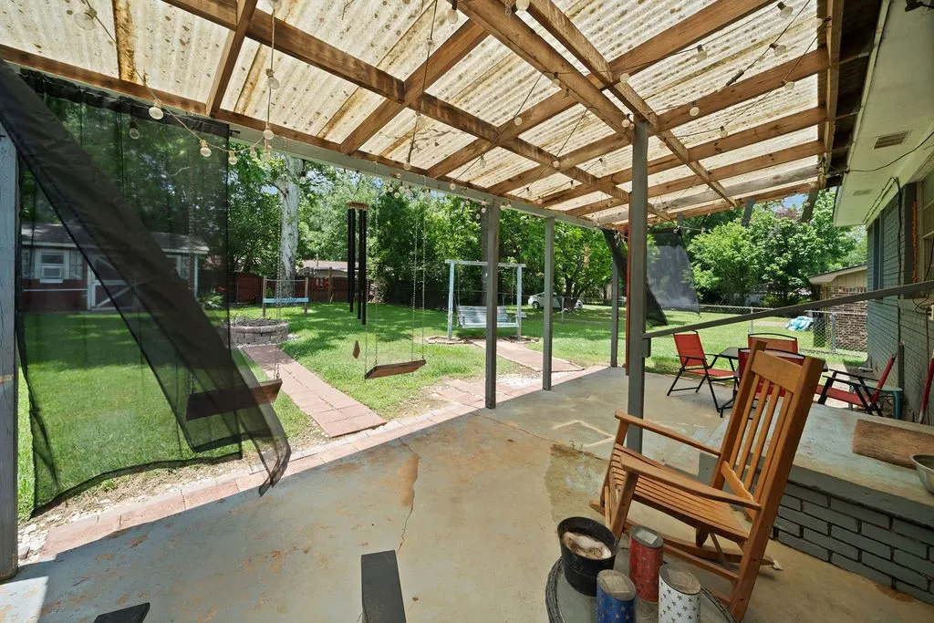 Single Family Residence For Sale in Anderson County , 403 Ridgewood, Palestine, Texas 75803, 3 Bedroom, 1 Bathroom, Garage spaces, 1,373 Sqft, built in 1960, mls#21303751, Real Estate Agent in Palestine, Homes For Sale in Anderson county, Homes For Sale in Palestine, Realtor in Palestine Texas, Real Estate Brokerage Independent Realty Texas, Luminita Cordes Realtor