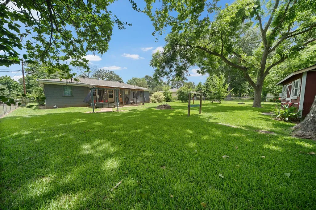 Single Family Residence For Sale in Anderson County , 403 Ridgewood, Palestine, Texas 75803, 3 Bedroom, 1 Bathroom, Garage spaces, 1,373 Sqft, built in 1960, mls#21303751, Real Estate Agent in Palestine, Homes For Sale in Anderson county, Homes For Sale in Palestine, Realtor in Palestine Texas, Real Estate Brokerage Independent Realty Texas, Luminita Cordes Realtor