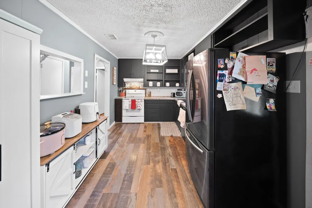 Single Family Residence For Sale in Anderson County , 403 Ridgewood, Palestine, Texas 75803, 3 Bedroom, 1 Bathroom, Garage spaces, 1,373 Sqft, built in 1960, mls#21303751, Real Estate Agent in Palestine, Homes For Sale in Anderson county, Homes For Sale in Palestine, Realtor in Palestine Texas, Real Estate Brokerage Independent Realty Texas, Luminita Cordes Realtor