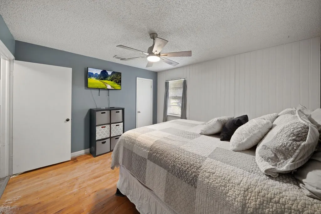 Single Family Residence For Sale in Anderson County , 403 Ridgewood, Palestine, Texas 75803, 3 Bedroom, 1 Bathroom, Garage spaces, 1,373 Sqft, built in 1960, mls#21303751, Real Estate Agent in Palestine, Homes For Sale in Anderson county, Homes For Sale in Palestine, Realtor in Palestine Texas, Real Estate Brokerage Independent Realty Texas, Luminita Cordes Realtor