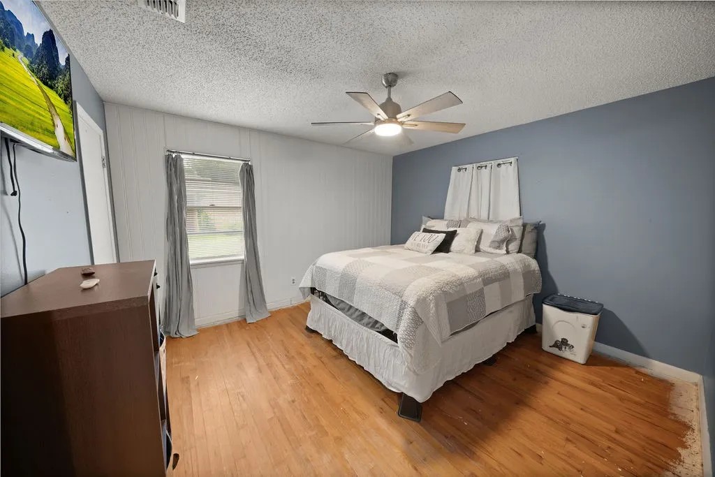 Single Family Residence For Sale in Anderson County , 403 Ridgewood, Palestine, Texas 75803, 3 Bedroom, 1 Bathroom, Garage spaces, 1,373 Sqft, built in 1960, mls#21303751, Real Estate Agent in Palestine, Homes For Sale in Anderson county, Homes For Sale in Palestine, Realtor in Palestine Texas, Real Estate Brokerage Independent Realty Texas, Luminita Cordes Realtor