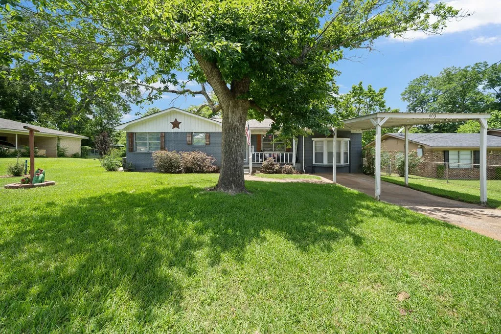 Single Family Residence For Sale in Anderson County , 403 Ridgewood, Palestine, Texas 75803, 3 Bedroom, 1 Bathroom, Garage spaces, 1,373 Sqft, built in 1960, mls#21303751, Real Estate Agent in Palestine, Homes For Sale in Anderson county, Homes For Sale in Palestine, Realtor in Palestine Texas, Real Estate Brokerage Independent Realty Texas, Luminita Cordes Realtor
