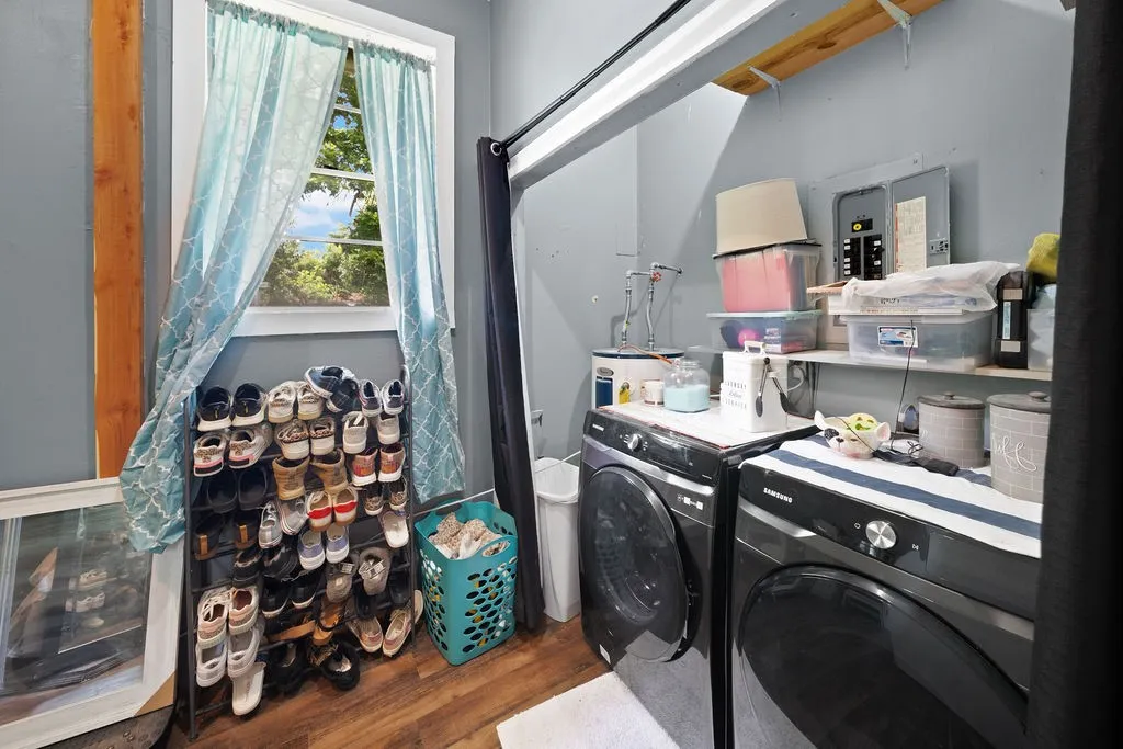 Single Family Residence For Sale in Anderson County , 403 Ridgewood, Palestine, Texas 75803, 3 Bedroom, 1 Bathroom, Garage spaces, 1,373 Sqft, built in 1960, mls#21303751, Real Estate Agent in Palestine, Homes For Sale in Anderson county, Homes For Sale in Palestine, Realtor in Palestine Texas, Real Estate Brokerage Independent Realty Texas, Luminita Cordes Realtor