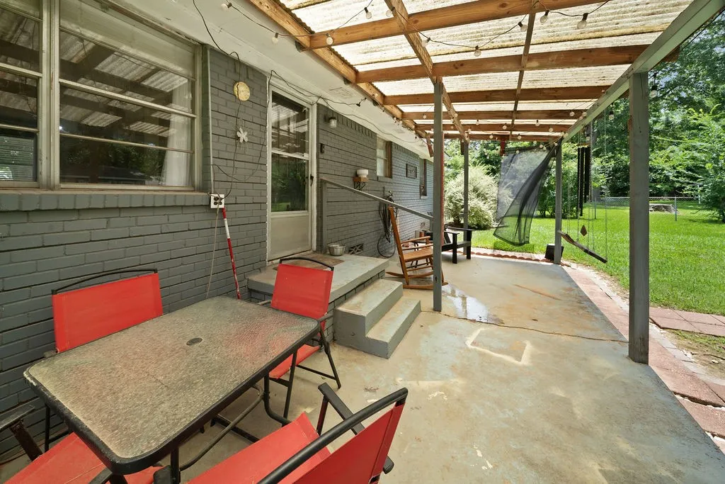 Single Family Residence For Sale in Anderson County , 403 Ridgewood, Palestine, Texas 75803, 3 Bedroom, 1 Bathroom, Garage spaces, 1,373 Sqft, built in 1960, mls#21303751, Real Estate Agent in Palestine, Homes For Sale in Anderson county, Homes For Sale in Palestine, Realtor in Palestine Texas, Real Estate Brokerage Independent Realty Texas, Luminita Cordes Realtor