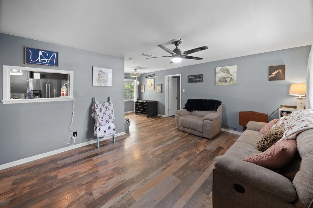 Single Family Residence For Sale in Anderson County , 403 Ridgewood, Palestine, Texas 75803, 3 Bedroom, 1 Bathroom, Garage spaces, 1,373 Sqft, built in 1960, mls#21303751, Real Estate Agent in Palestine, Homes For Sale in Anderson county, Homes For Sale in Palestine, Realtor in Palestine Texas, Real Estate Brokerage Independent Realty Texas, Luminita Cordes Realtor