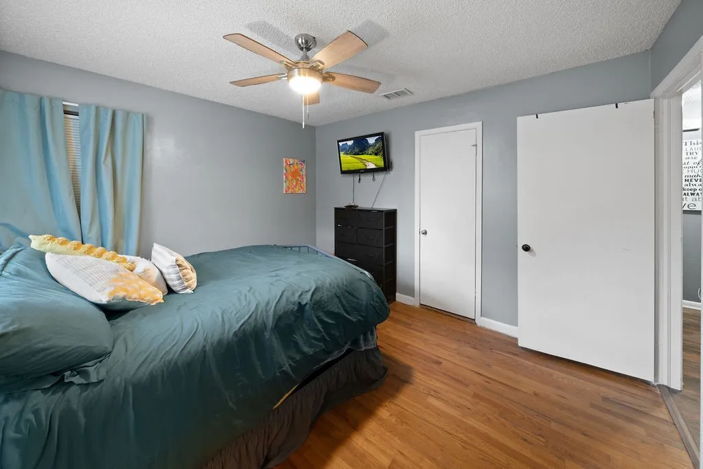 Single Family Residence For Sale in Anderson County , 403 Ridgewood, Palestine, Texas 75803, 3 Bedroom, 1 Bathroom, Garage spaces, 1,373 Sqft, built in 1960, mls#21303751, Real Estate Agent in Palestine, Homes For Sale in Anderson county, Homes For Sale in Palestine, Realtor in Palestine Texas, Real Estate Brokerage Independent Realty Texas, Luminita Cordes Realtor